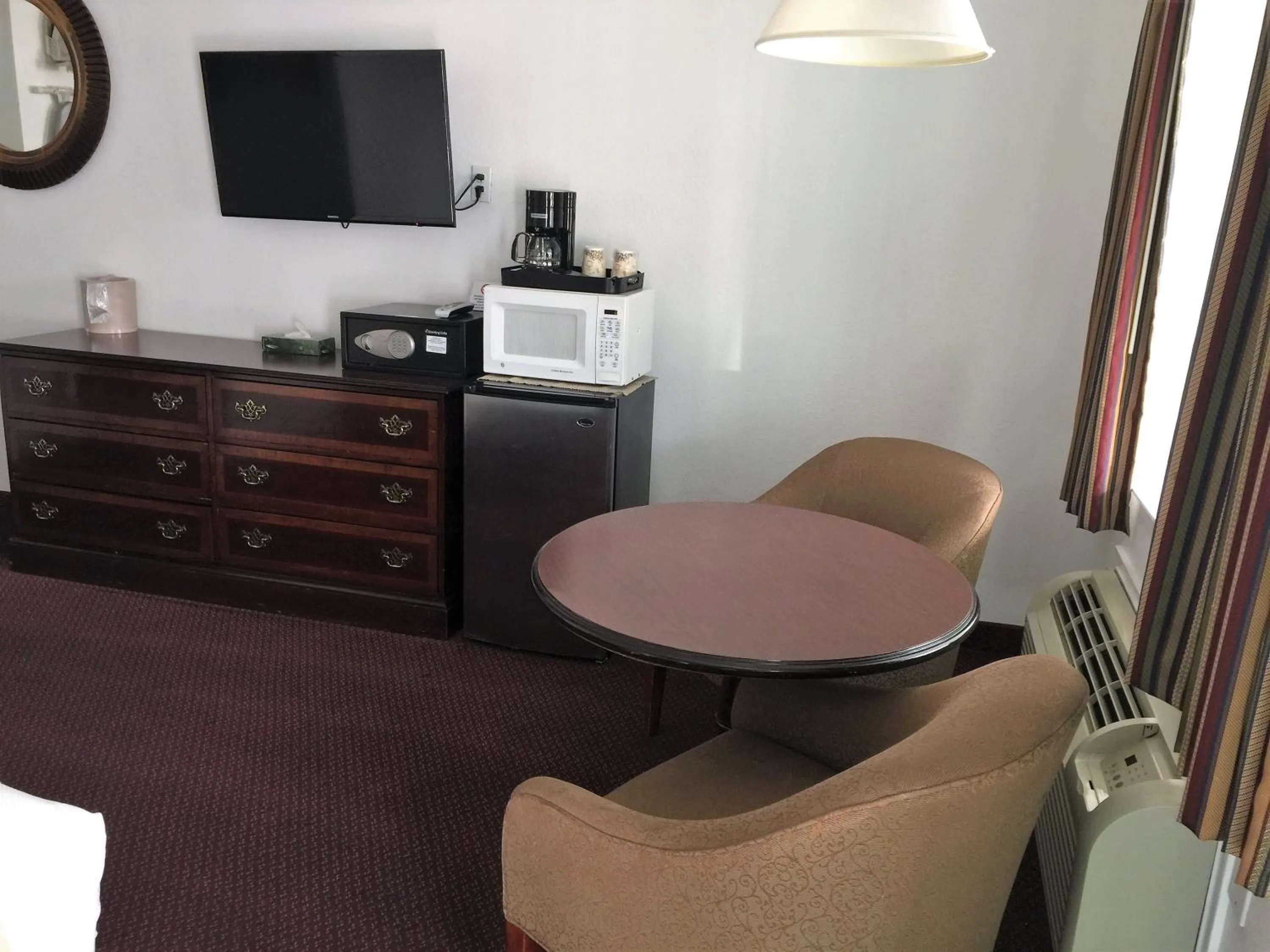 Coffee/tea facilities in Westward Inn