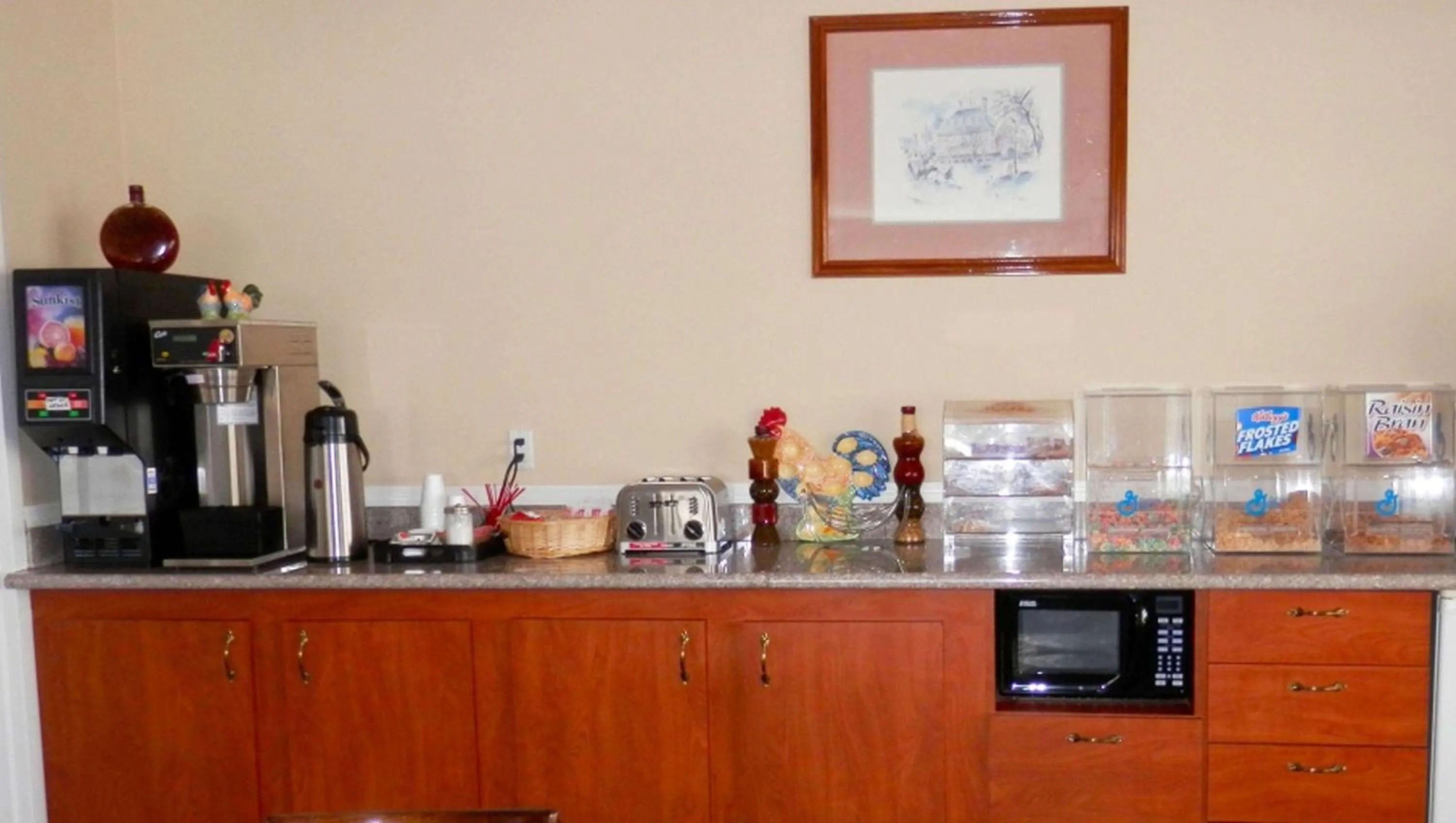 Breakfast in Magnuson Hotel Fowlerville