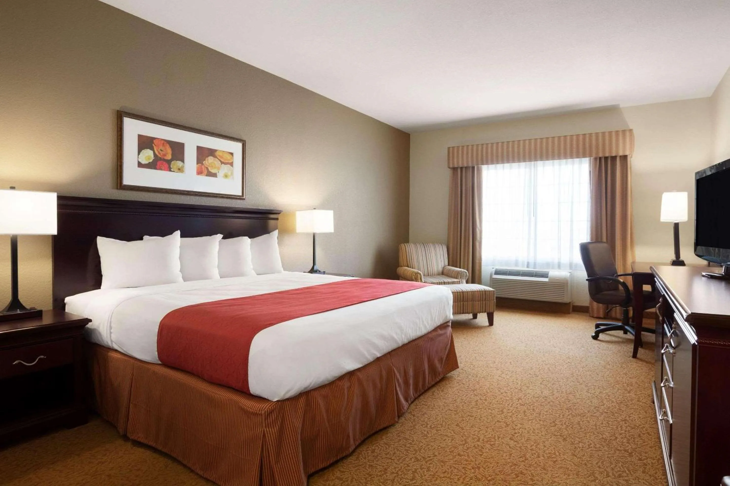 Bedroom, Bed in Country Inn & Suites by Radisson, Oklahoma City - Quail Springs, OK