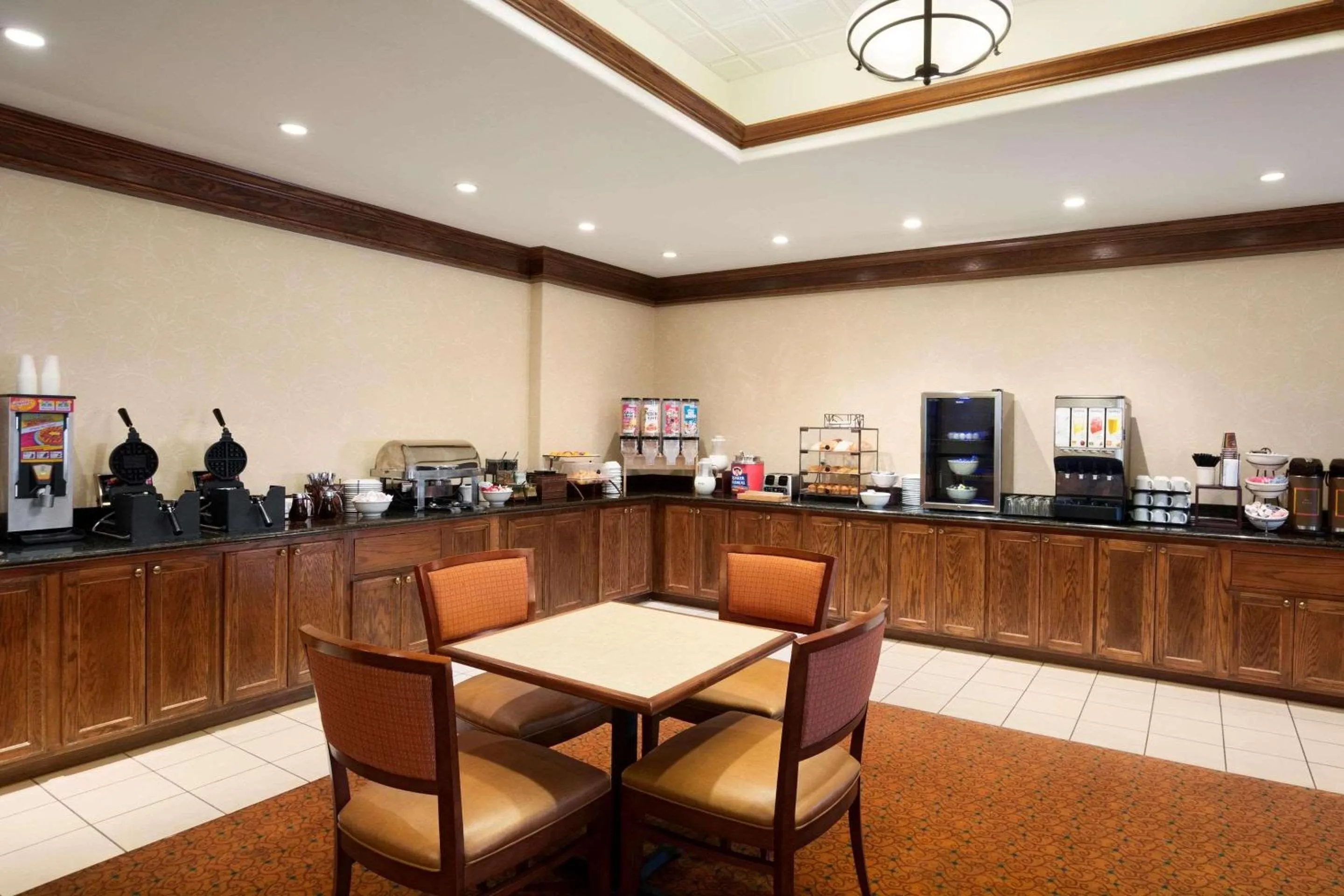Breakfast in Country Inn & Suites by Radisson, Oklahoma City - Quail Springs, OK