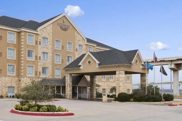Property building in Country Inn & Suites by Radisson, Oklahoma City - Quail Springs, OK