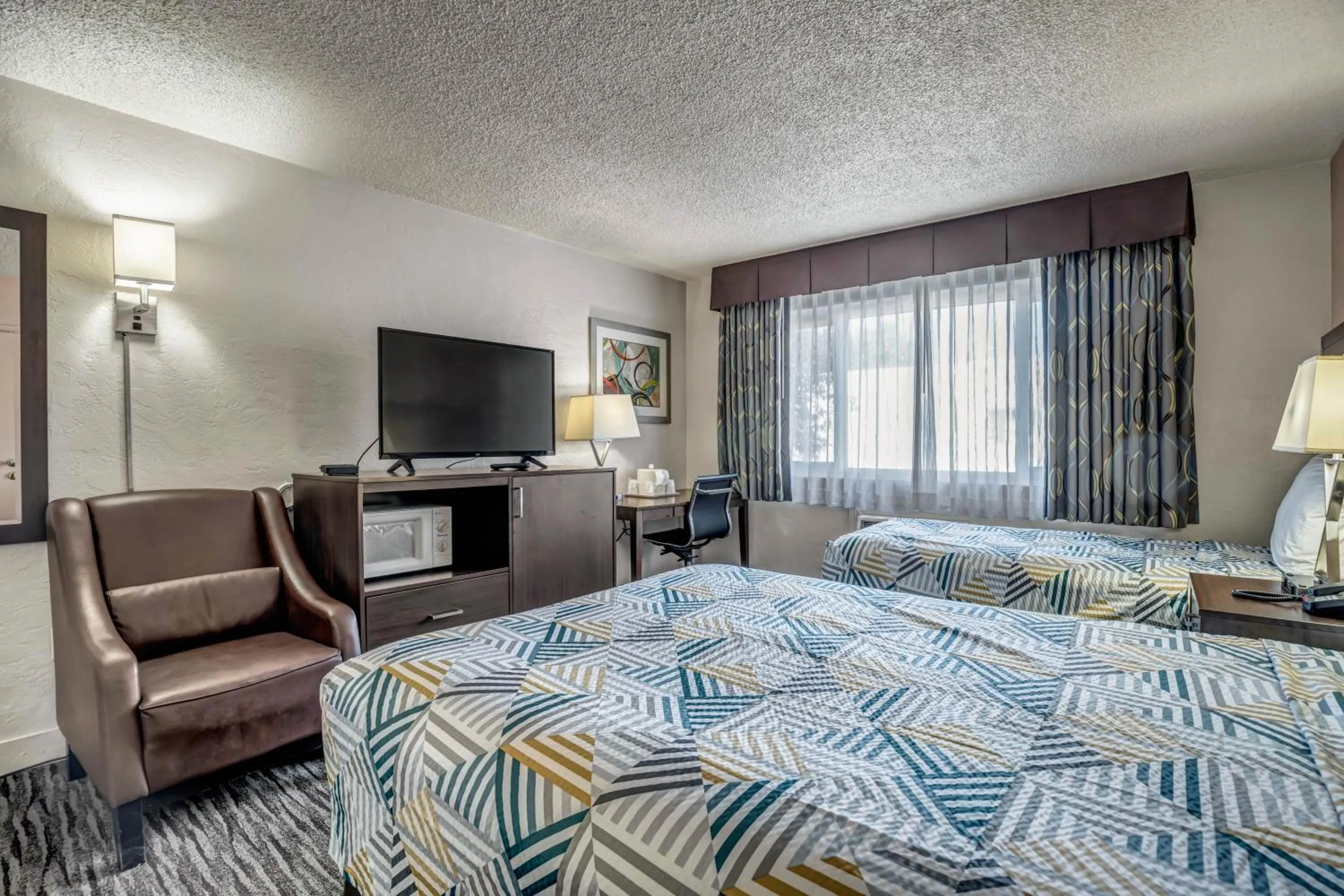 Bed in Eastside Lodge