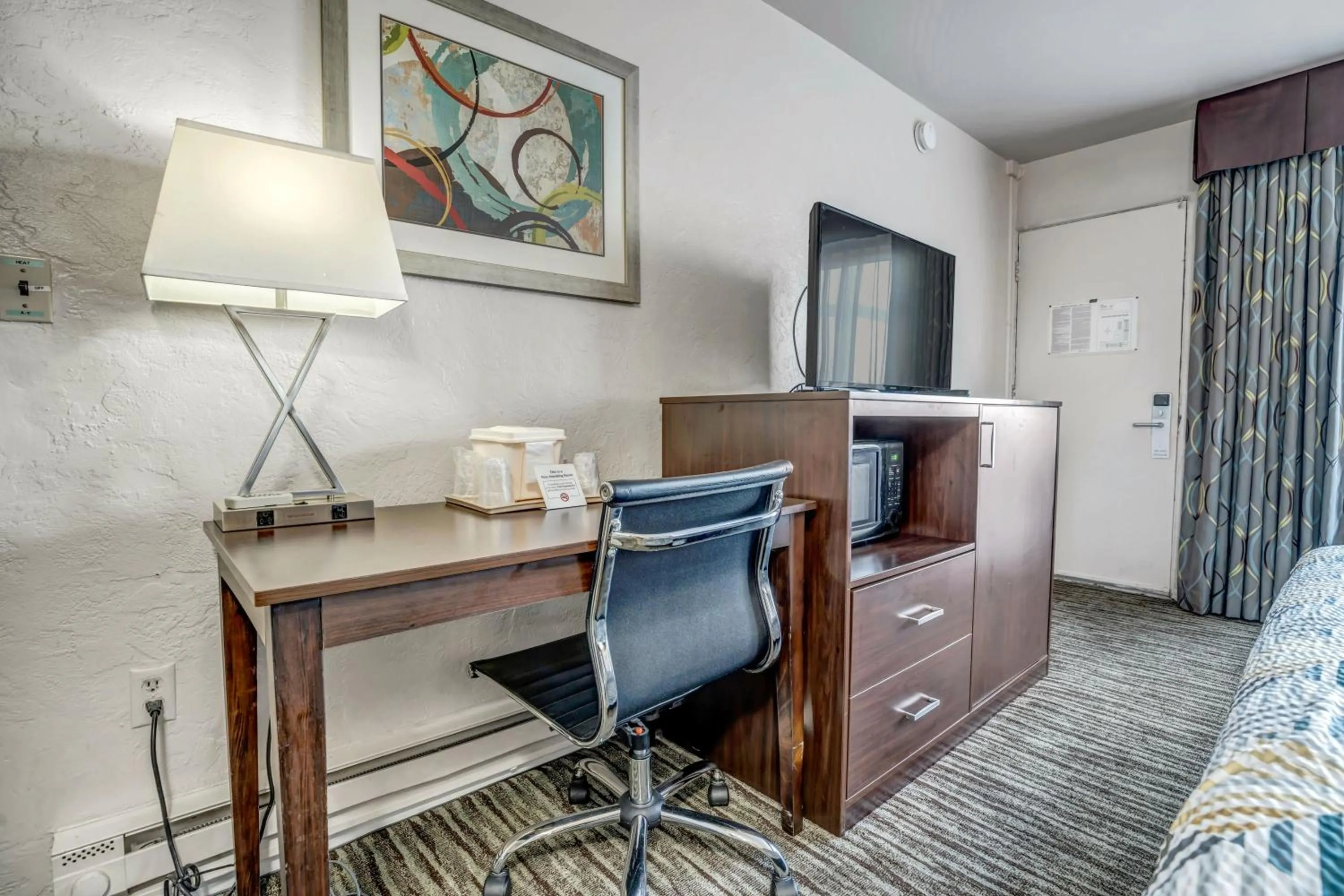 TV and multimedia in Eastside Lodge