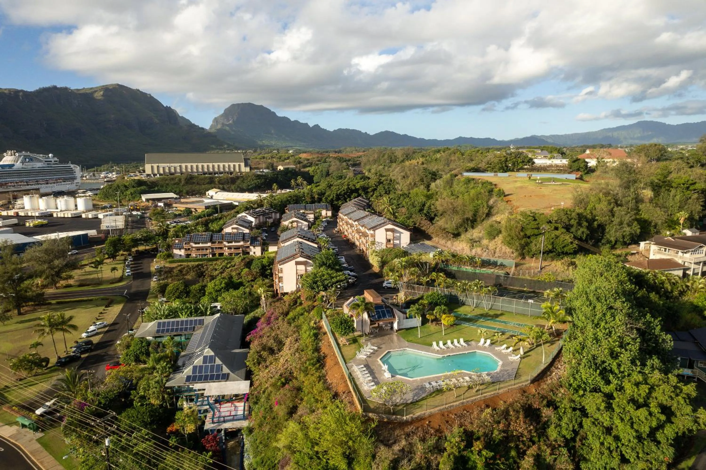 Property building in Banyan Harbor Resort