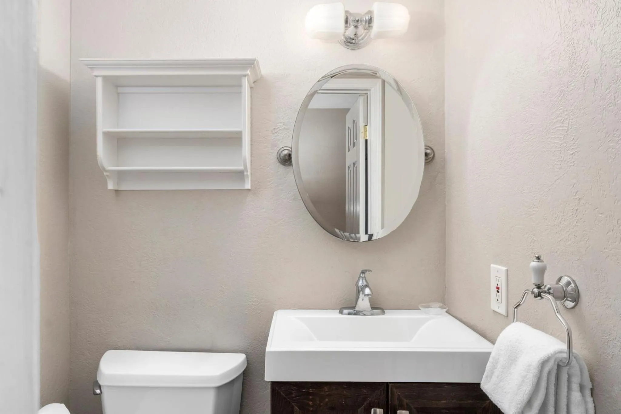 Photo of the whole room in Banyan Harbor Resort