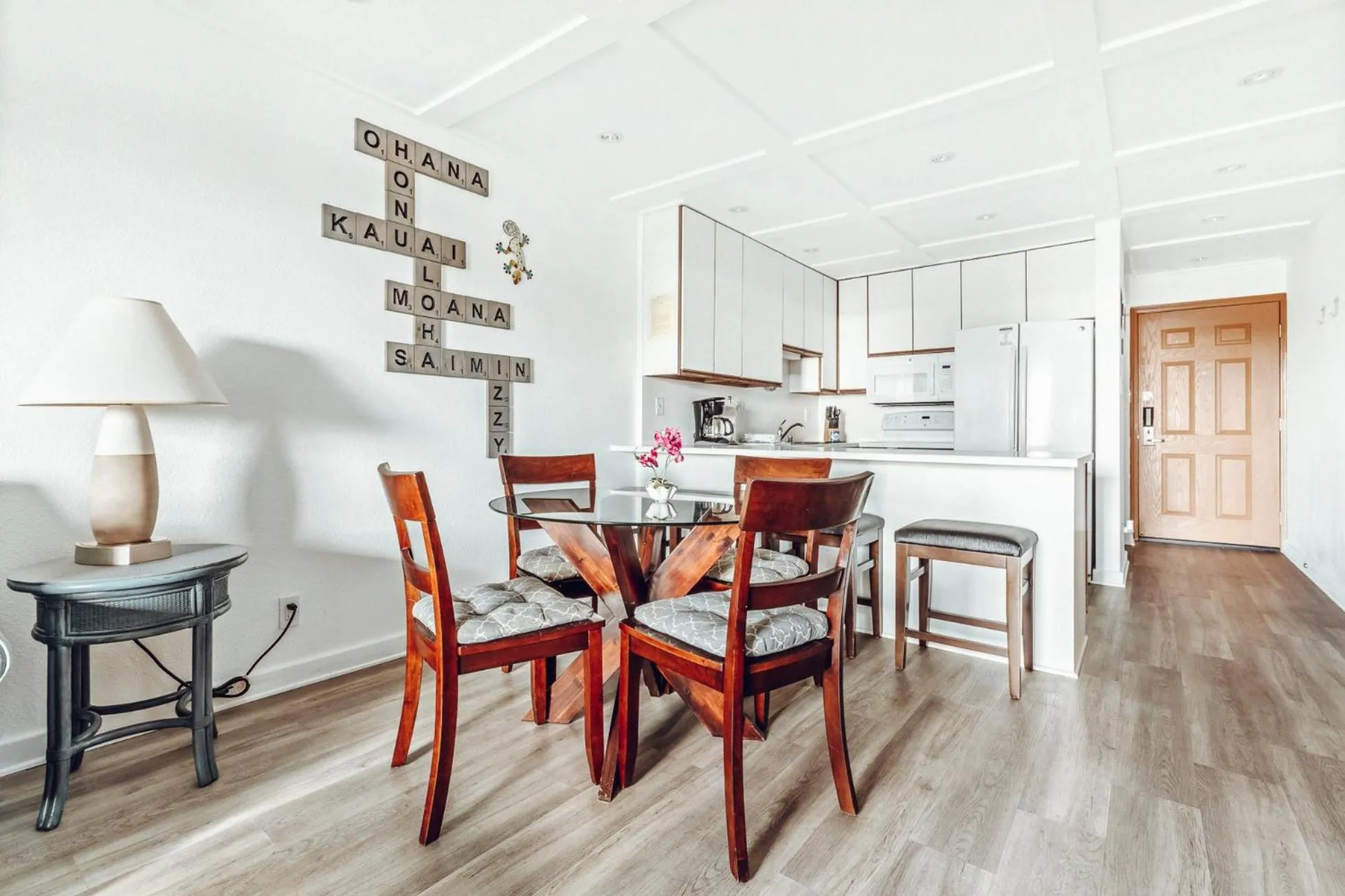 Photo of the whole room in Banyan Harbor Resort