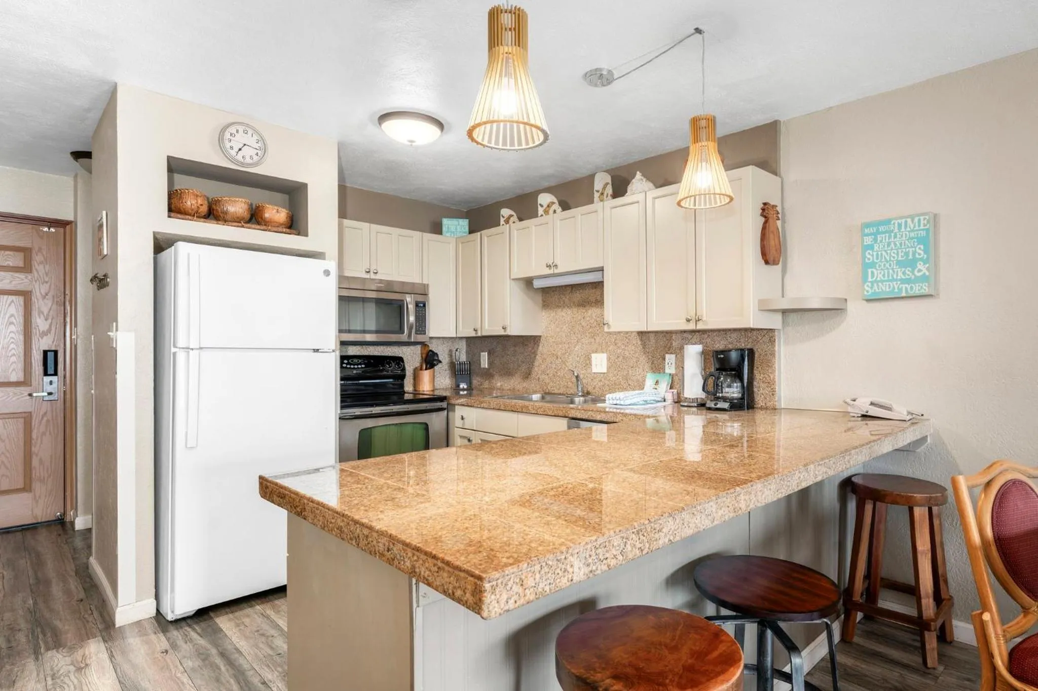 Photo of the whole room in Banyan Harbor Resort