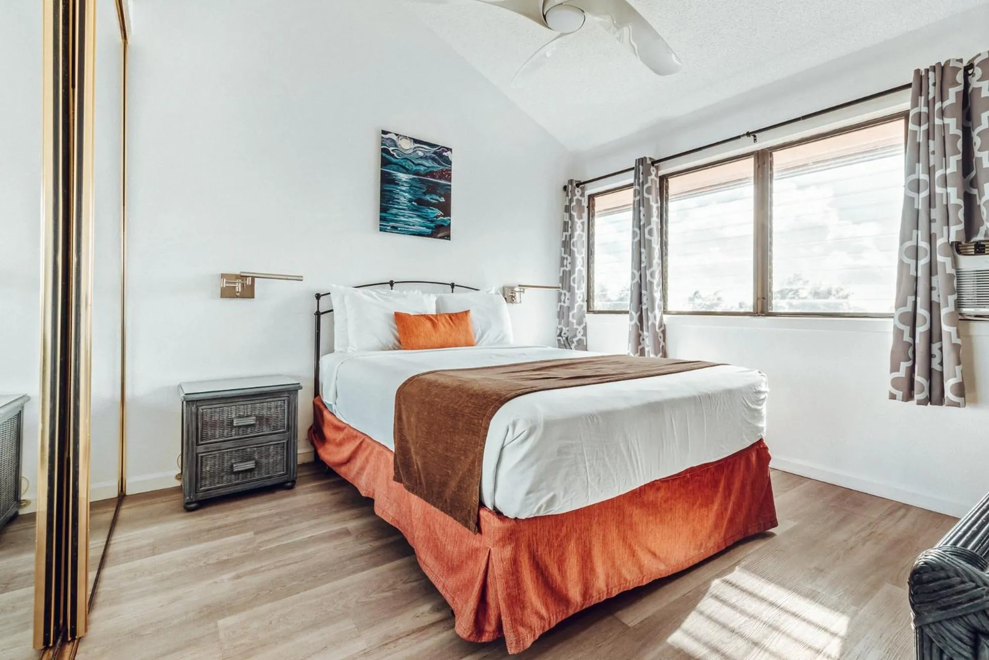 Photo of the whole room, Bed in Banyan Harbor Resort