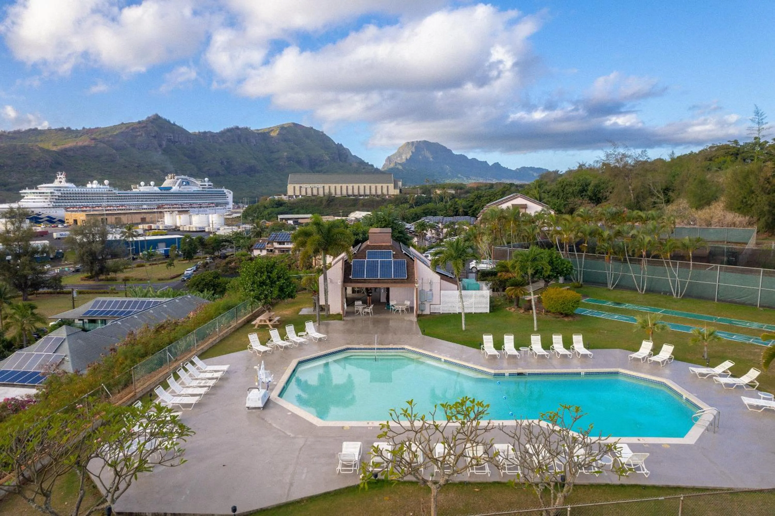 Swimming pool in Banyan Harbor Resort