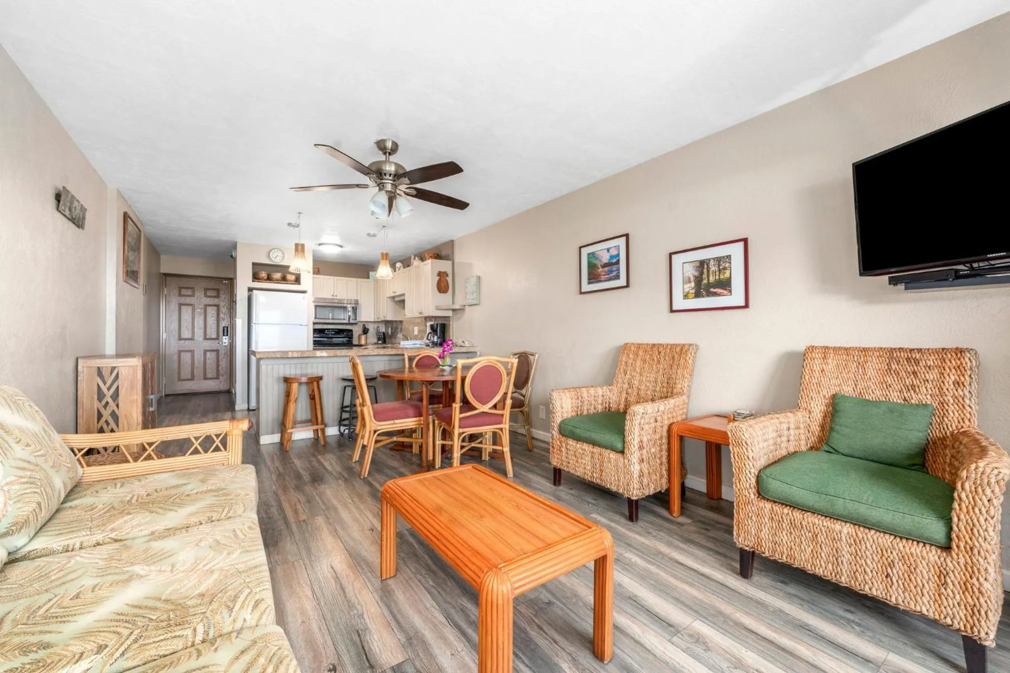 Photo of the whole room in Banyan Harbor Resort