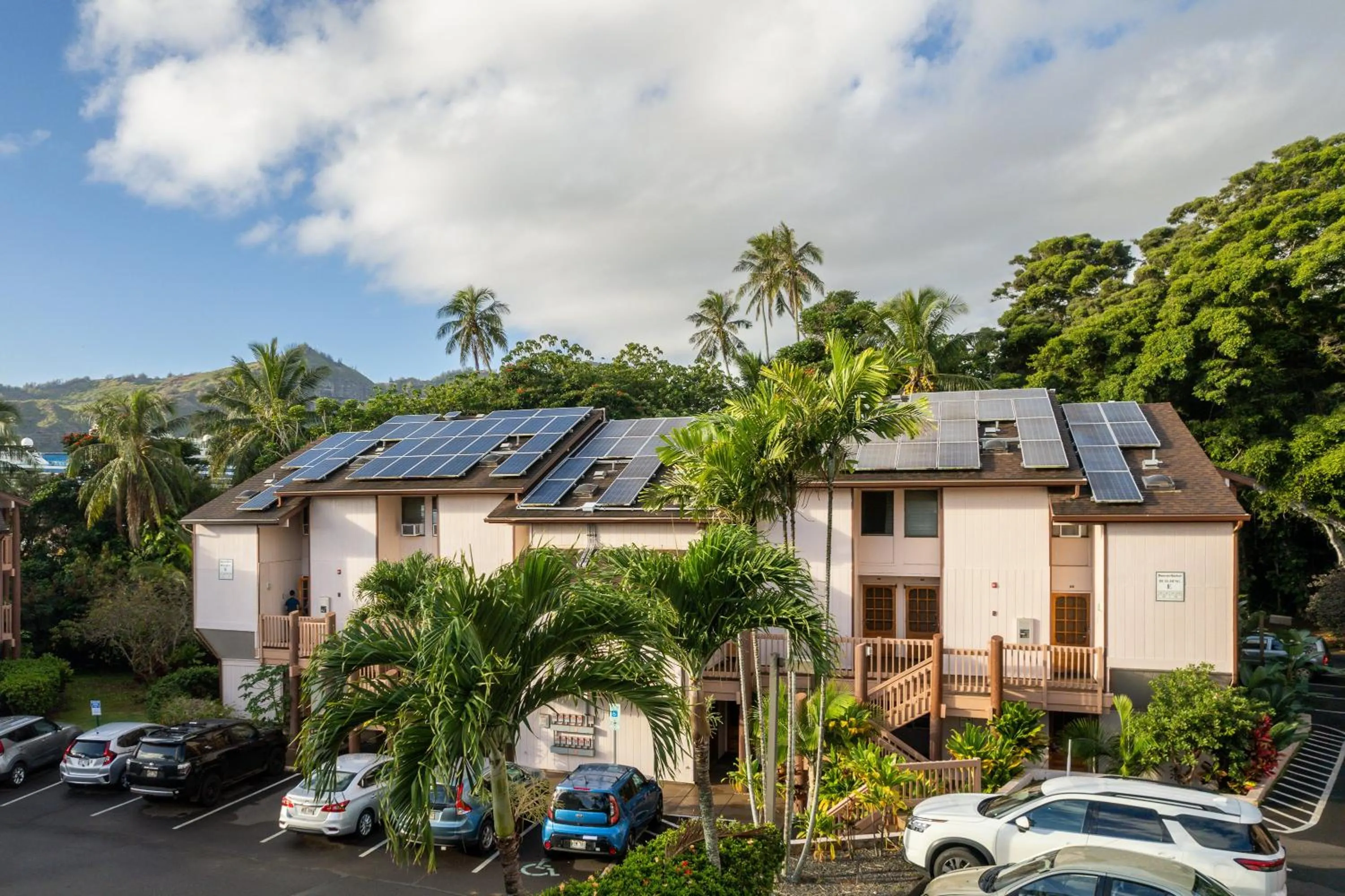 Property building in Banyan Harbor Resort