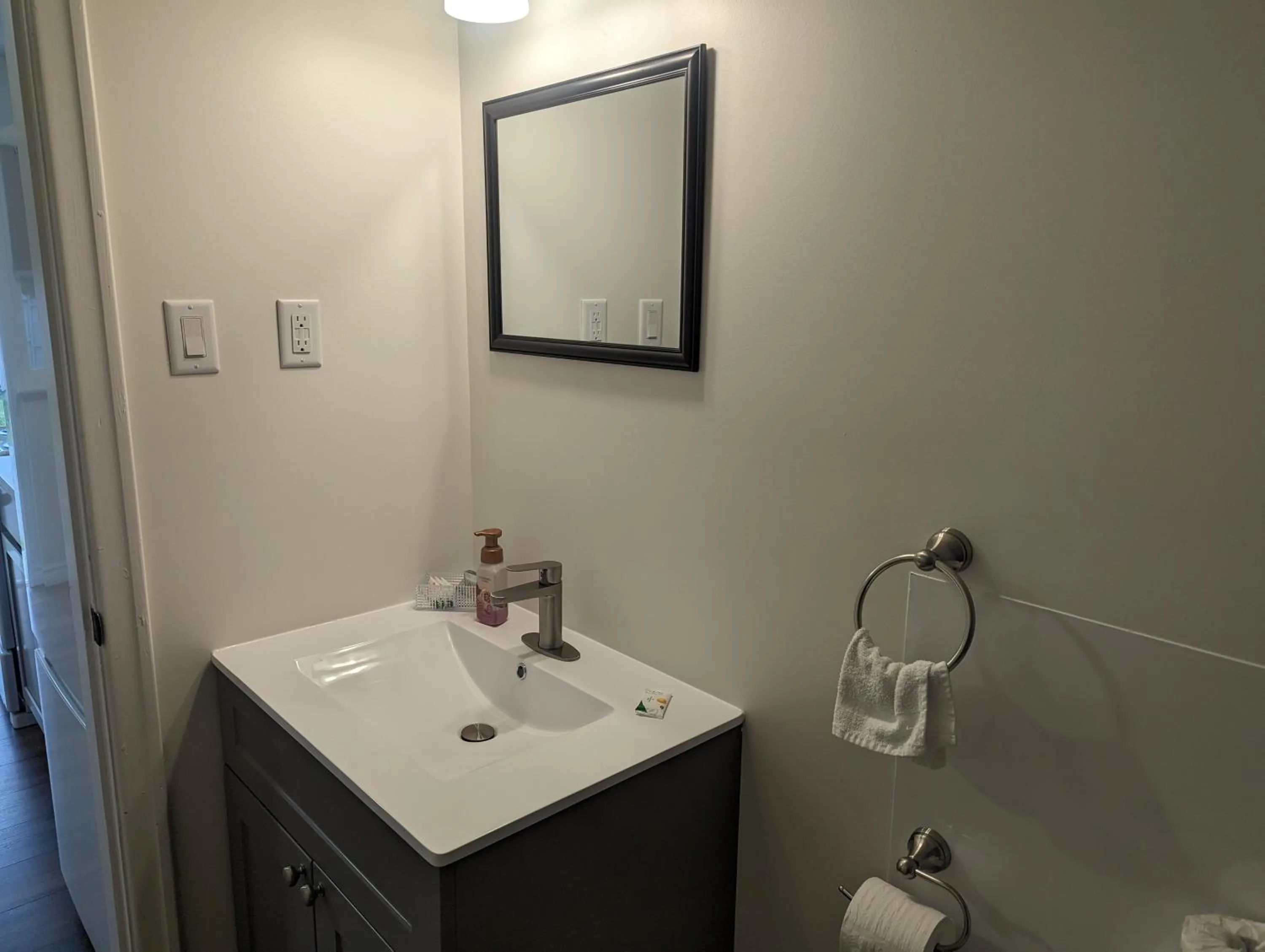 Bathroom in Regent Motel