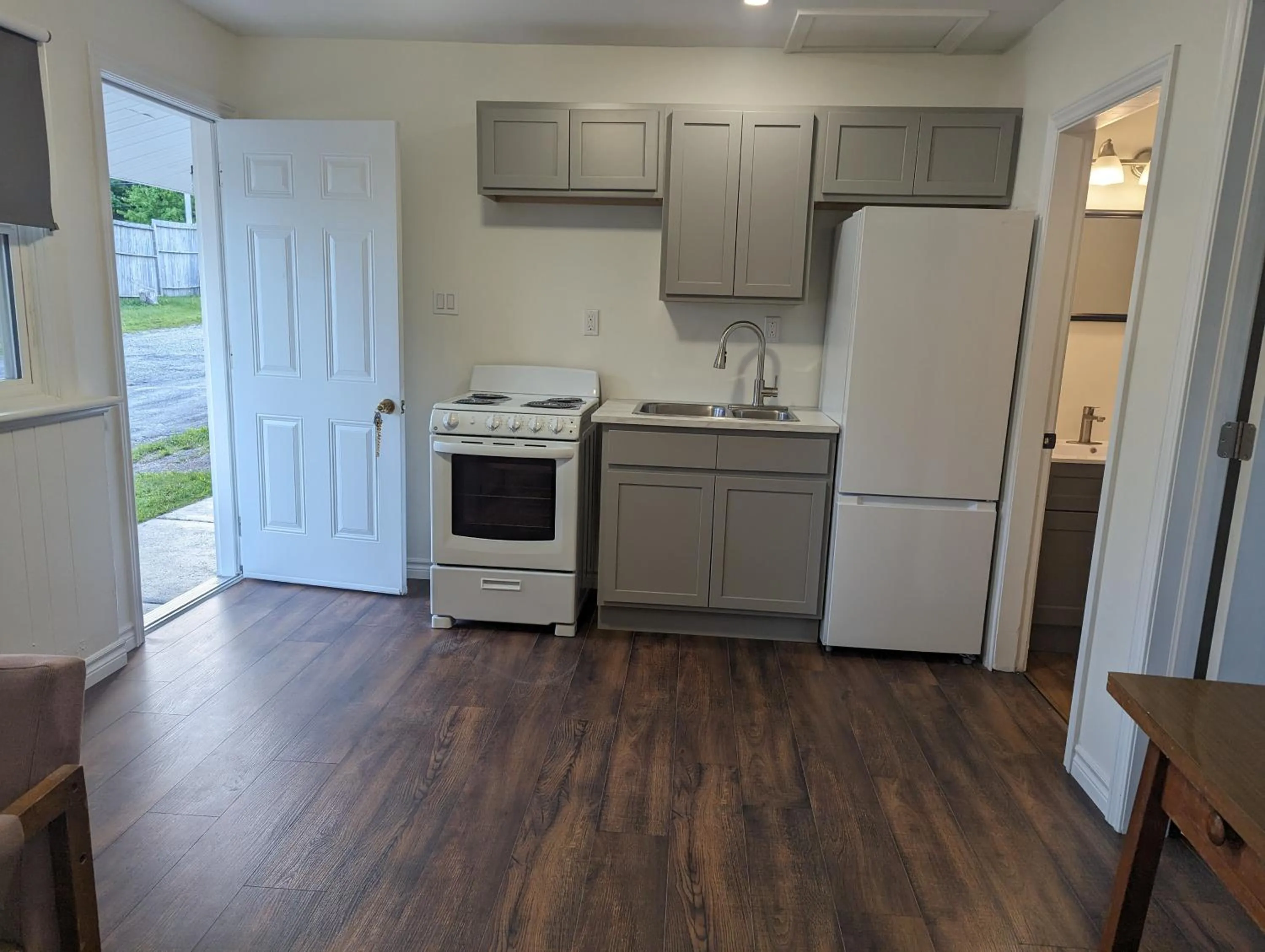kitchen in Regent Motel