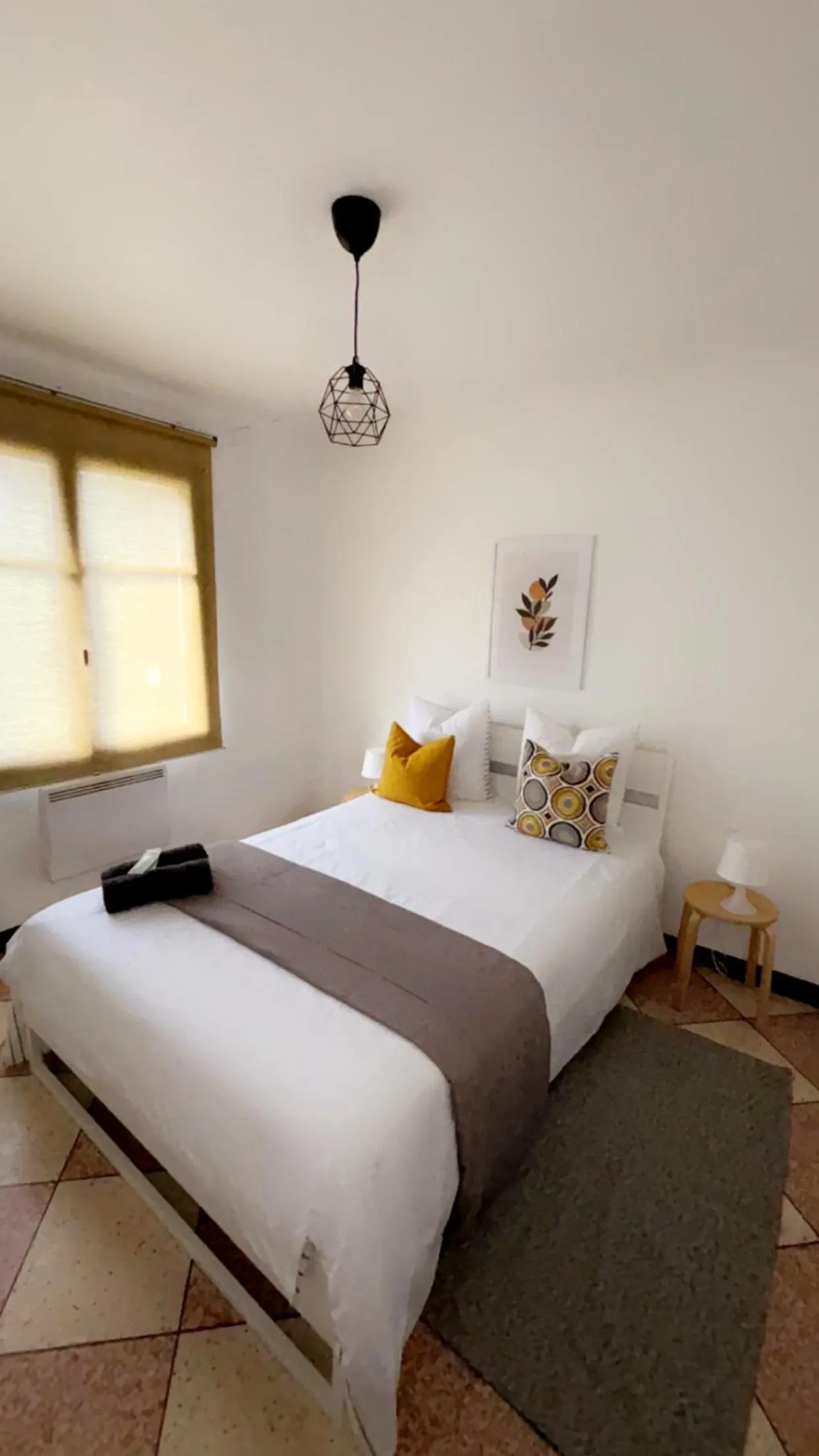 Bed in Chambre provençale