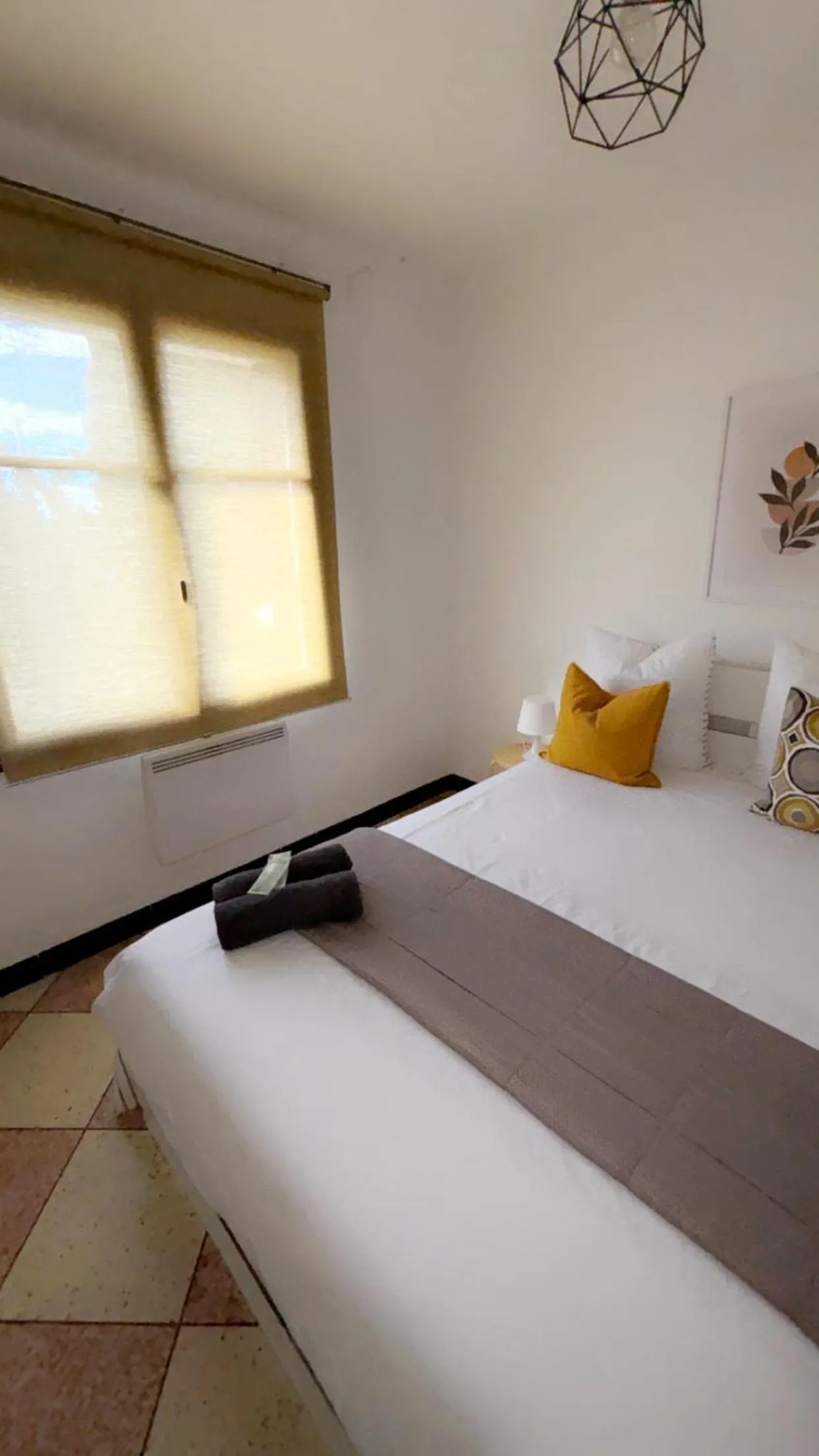 Bed in Chambre provençale