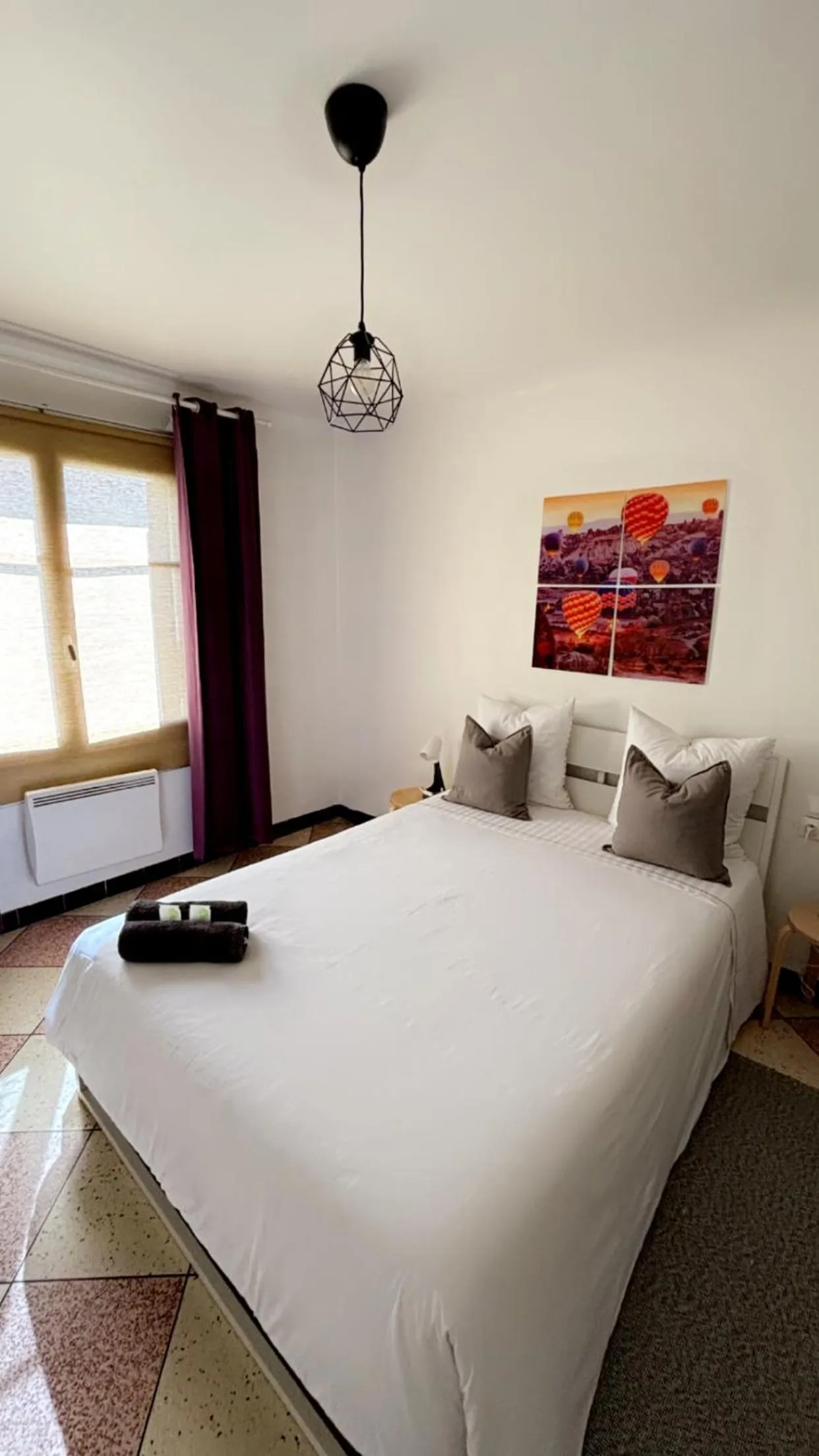 Bed in Chambre provençale