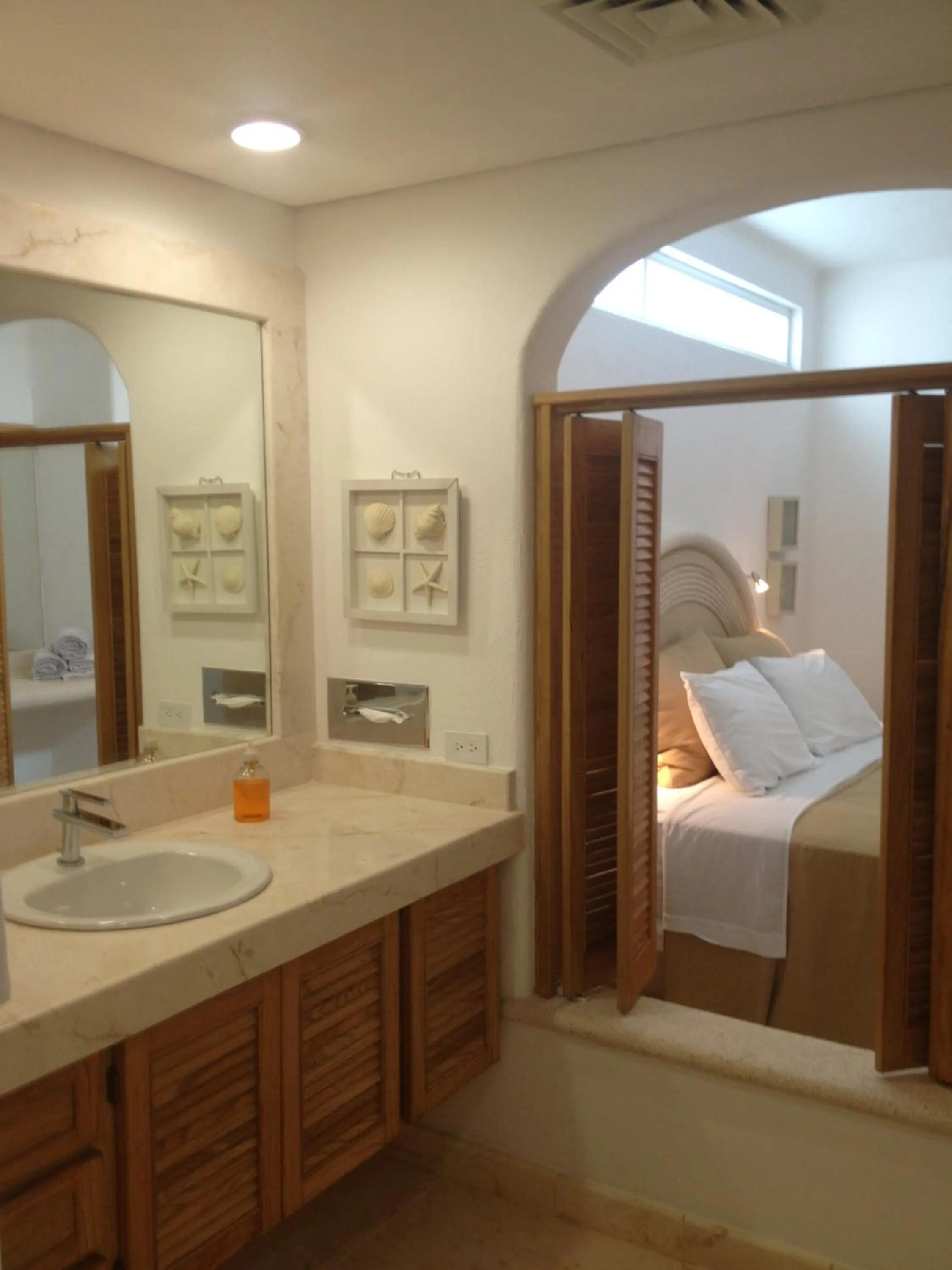 Bathroom, Bed in Las Villas Akumal