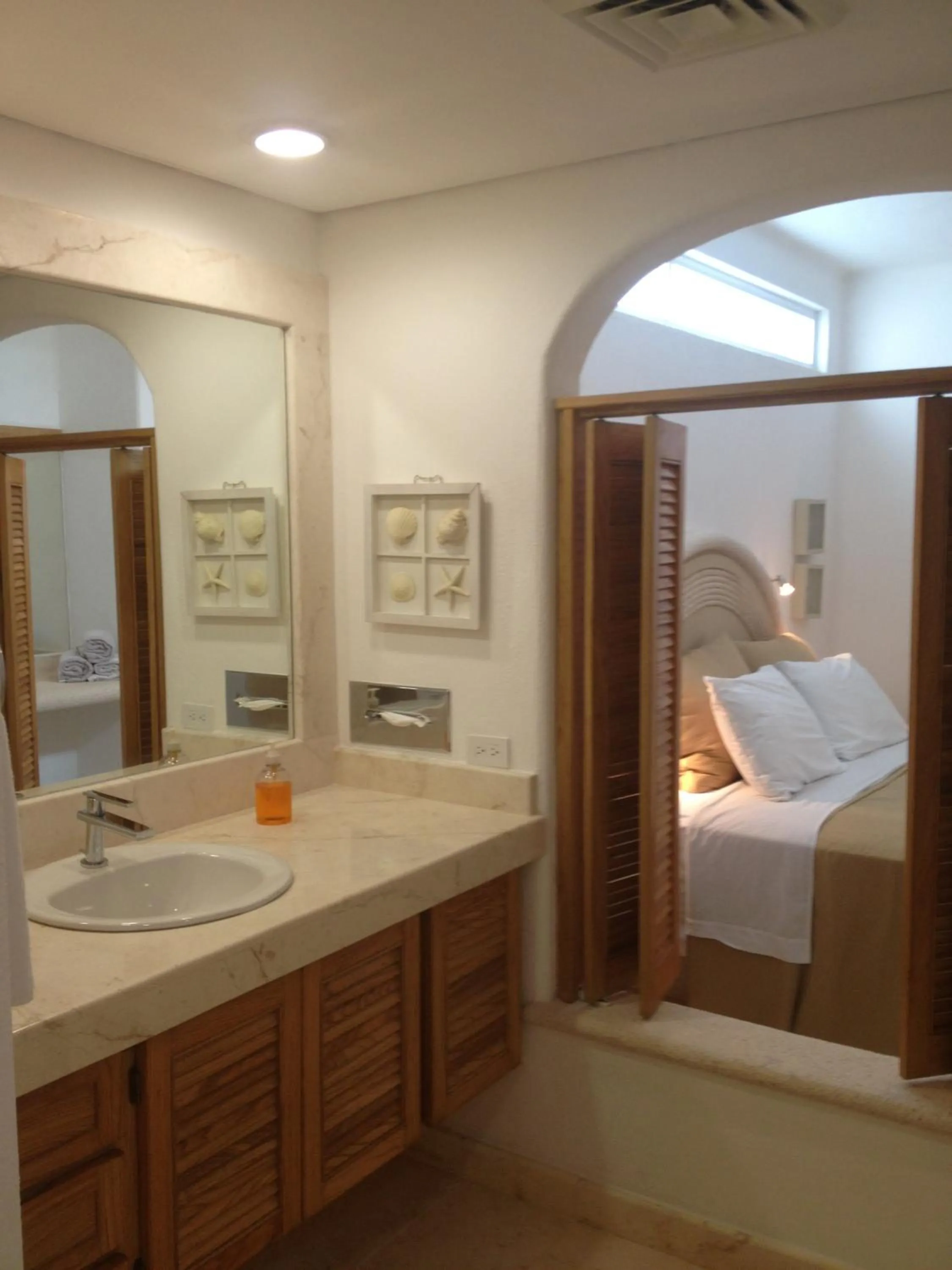 Bathroom, Bed in Las Villas Akumal