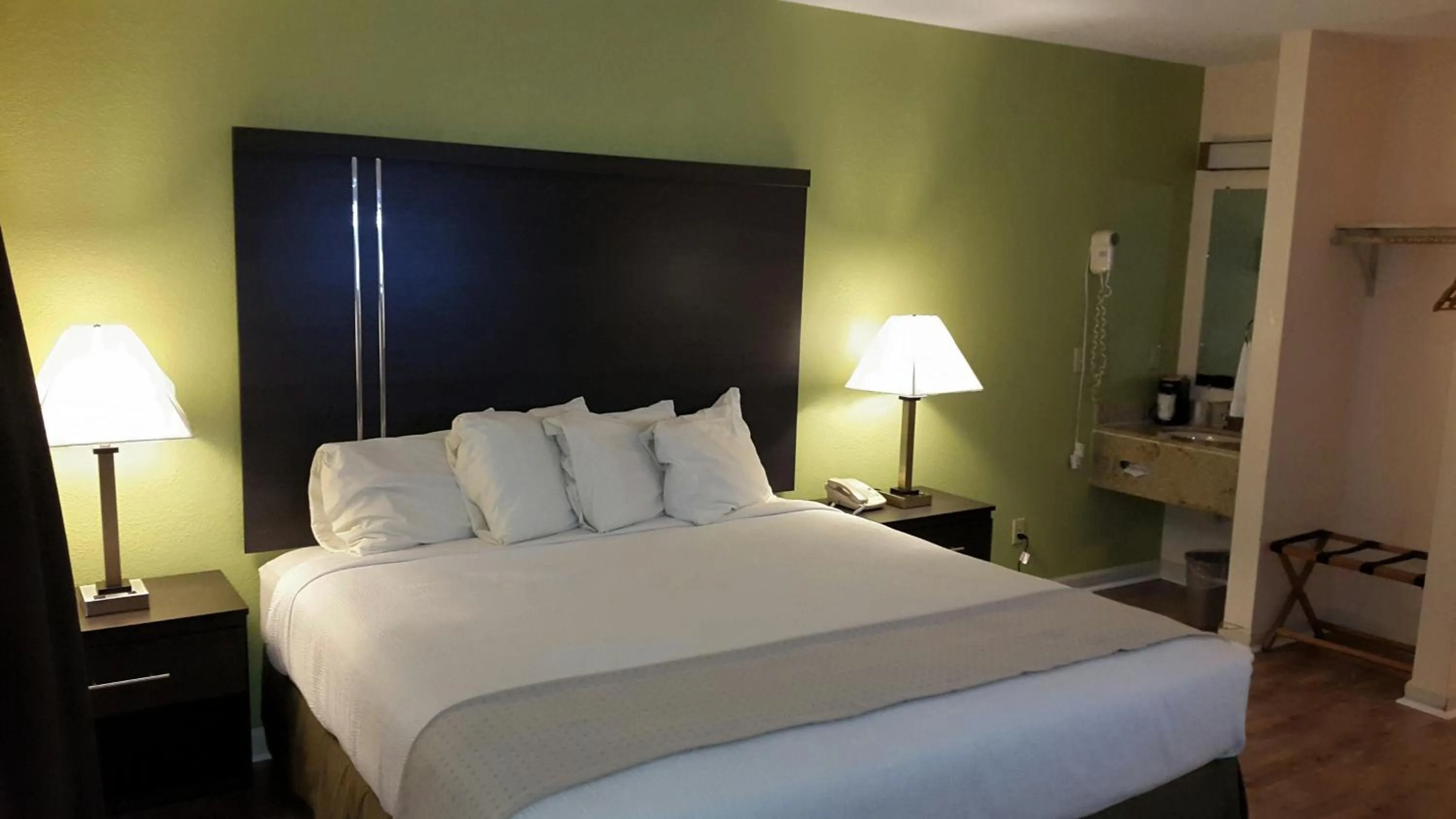 Bed in Mountain Valley Inn