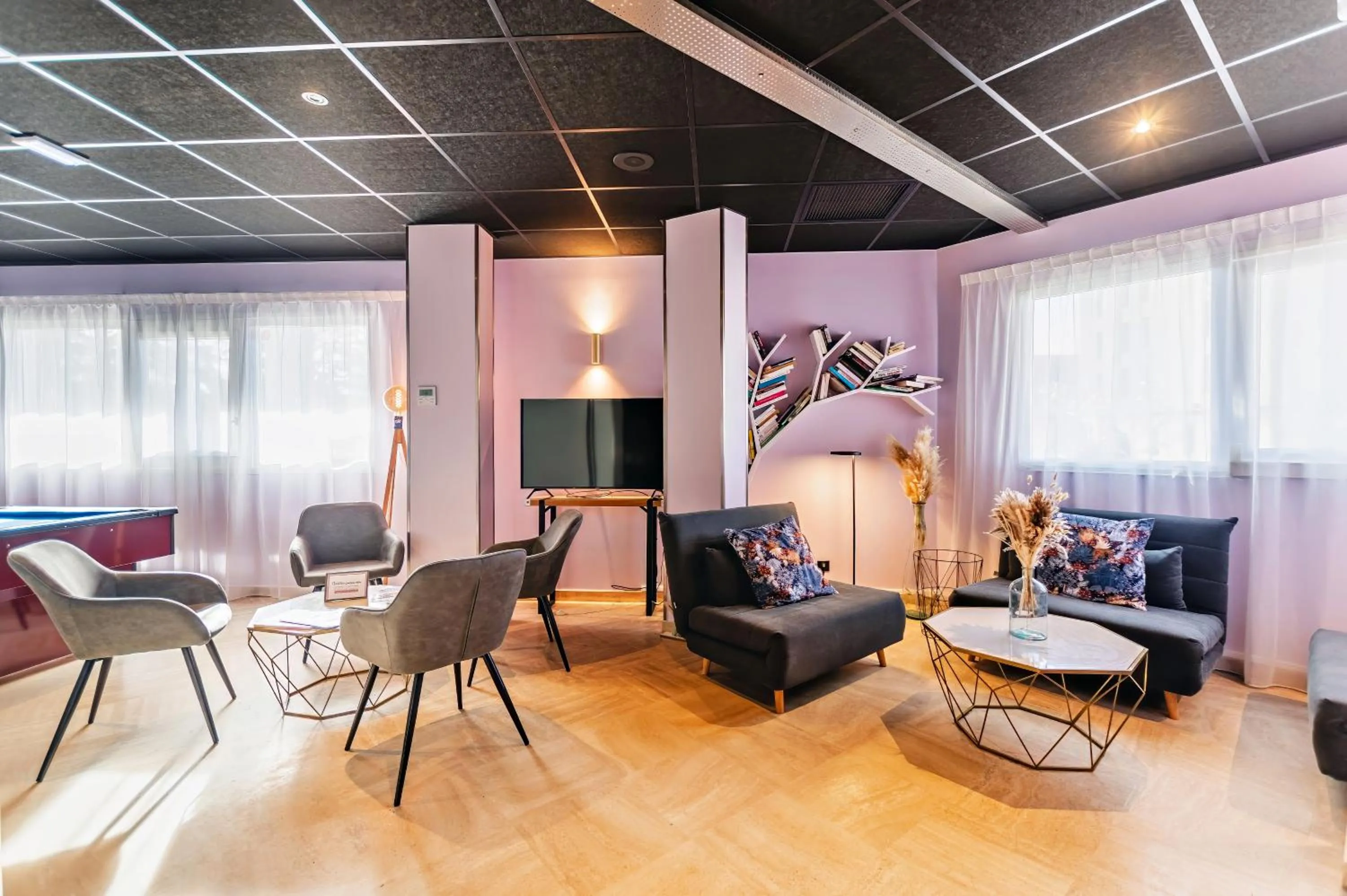 Communal lounge/ TV room in The Originals City, Hôtel Éclipse, Lyon Est
