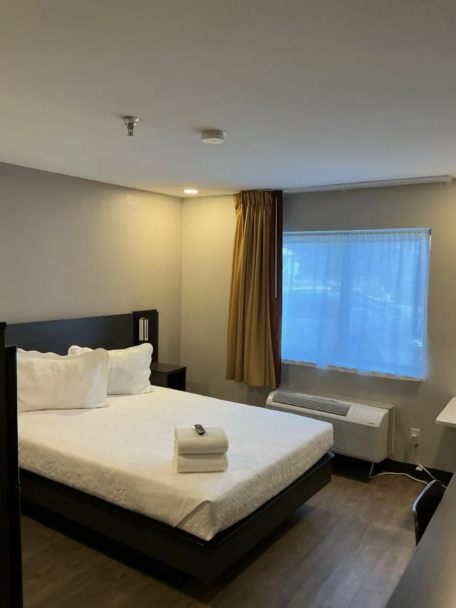 Bed in Pinetop Studio Suites