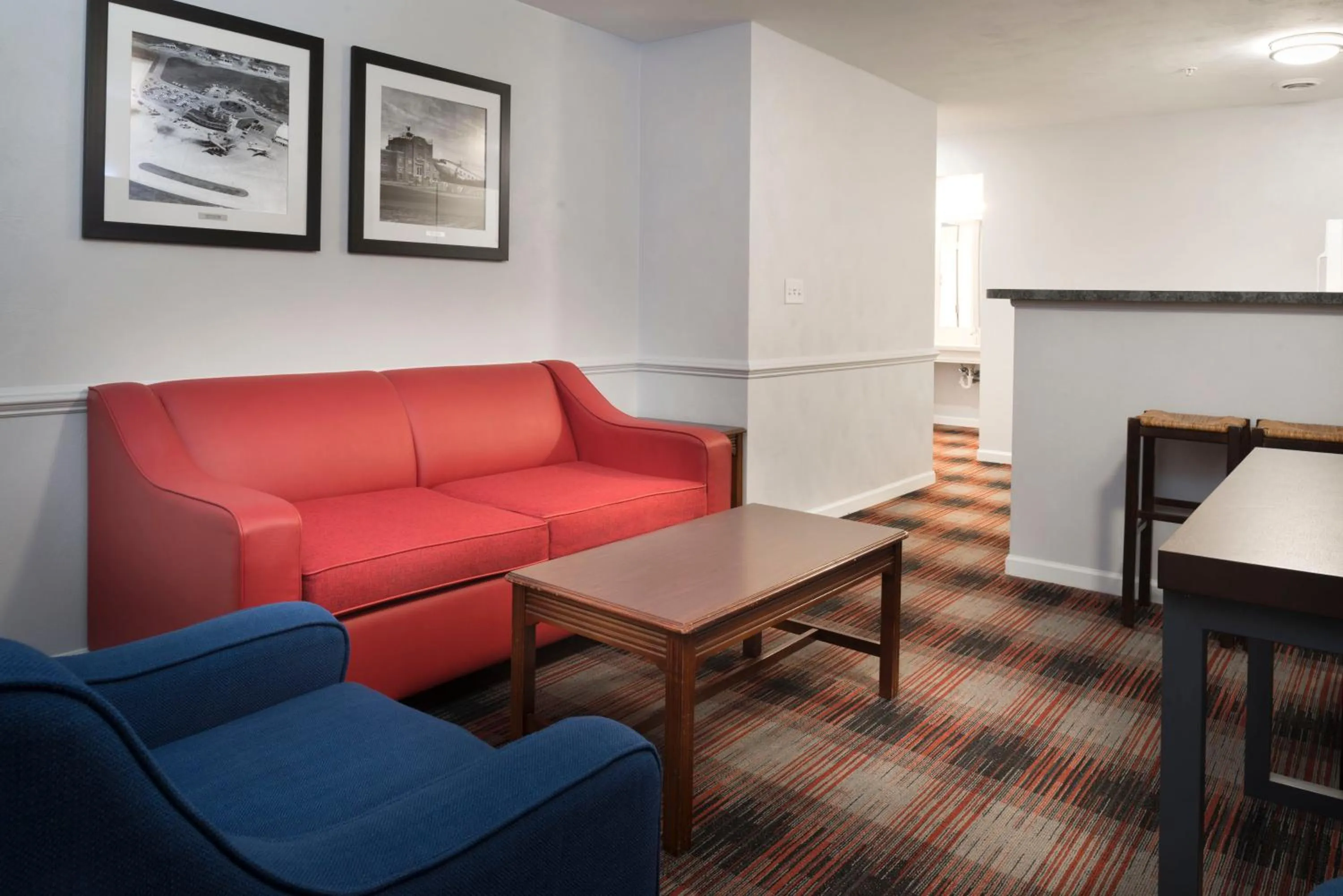 Luxbury Inn & Suites