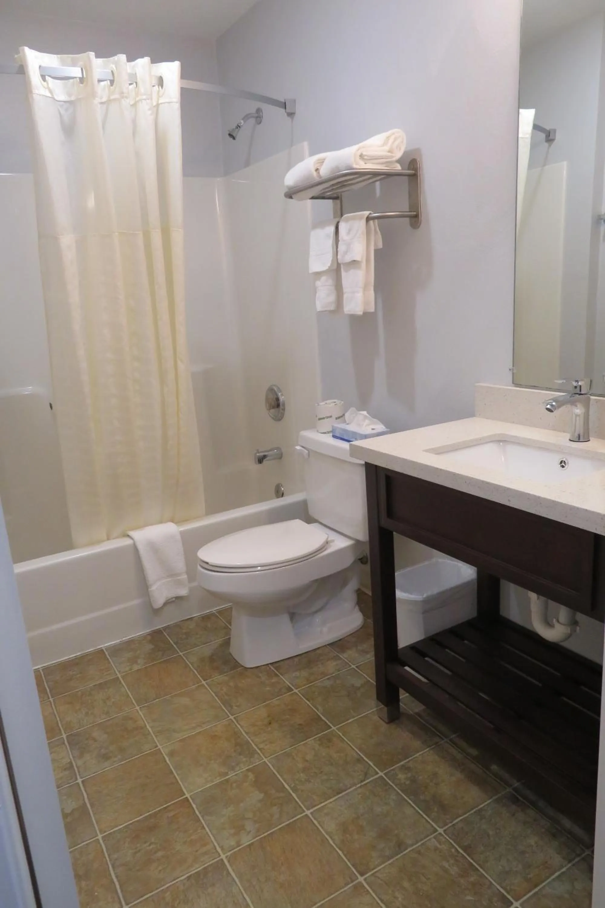 Luxbury Inn & Suites