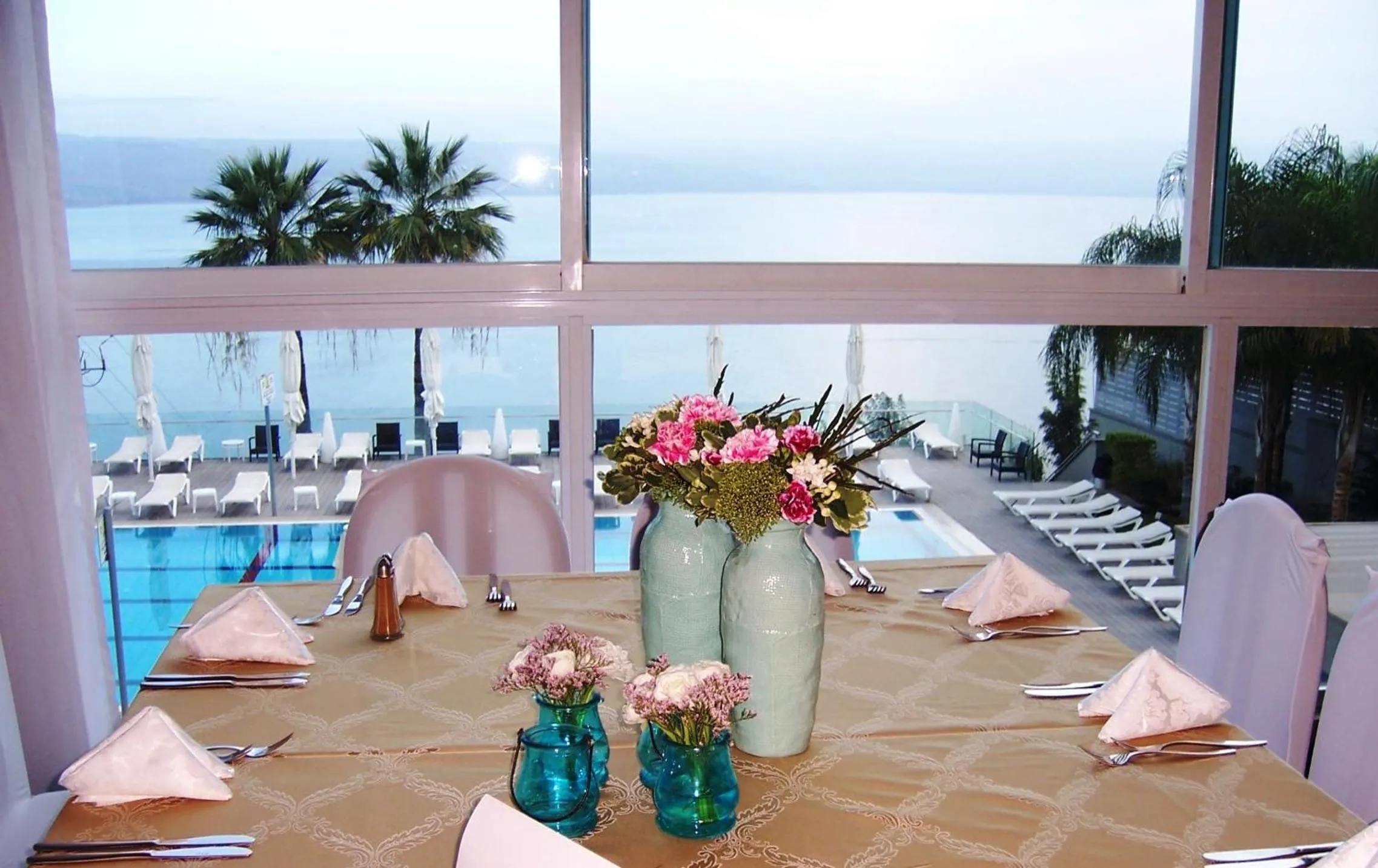 Restaurant/places to eat in Golan Hotel