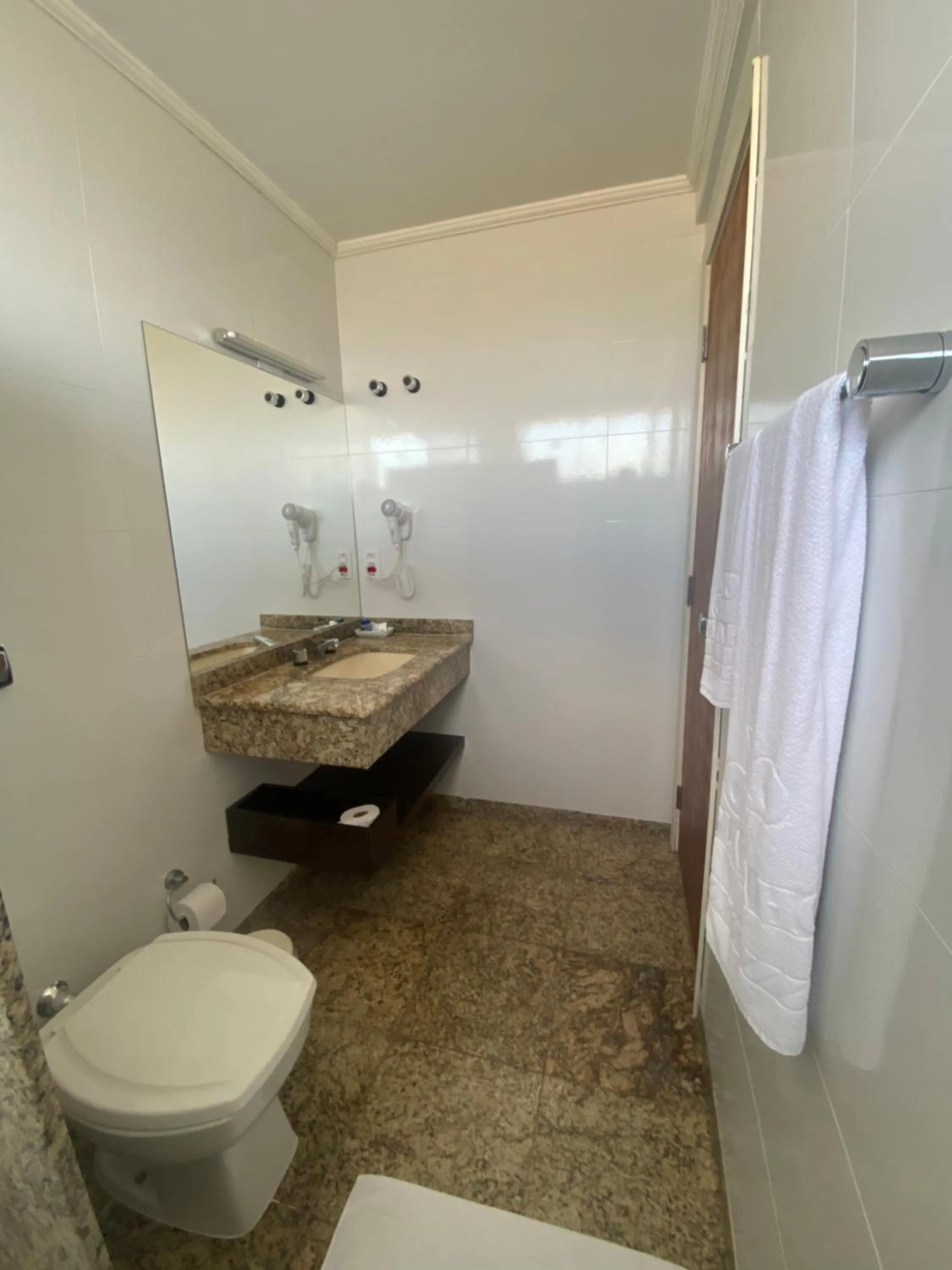 Bathroom in HD Plaza Hotel