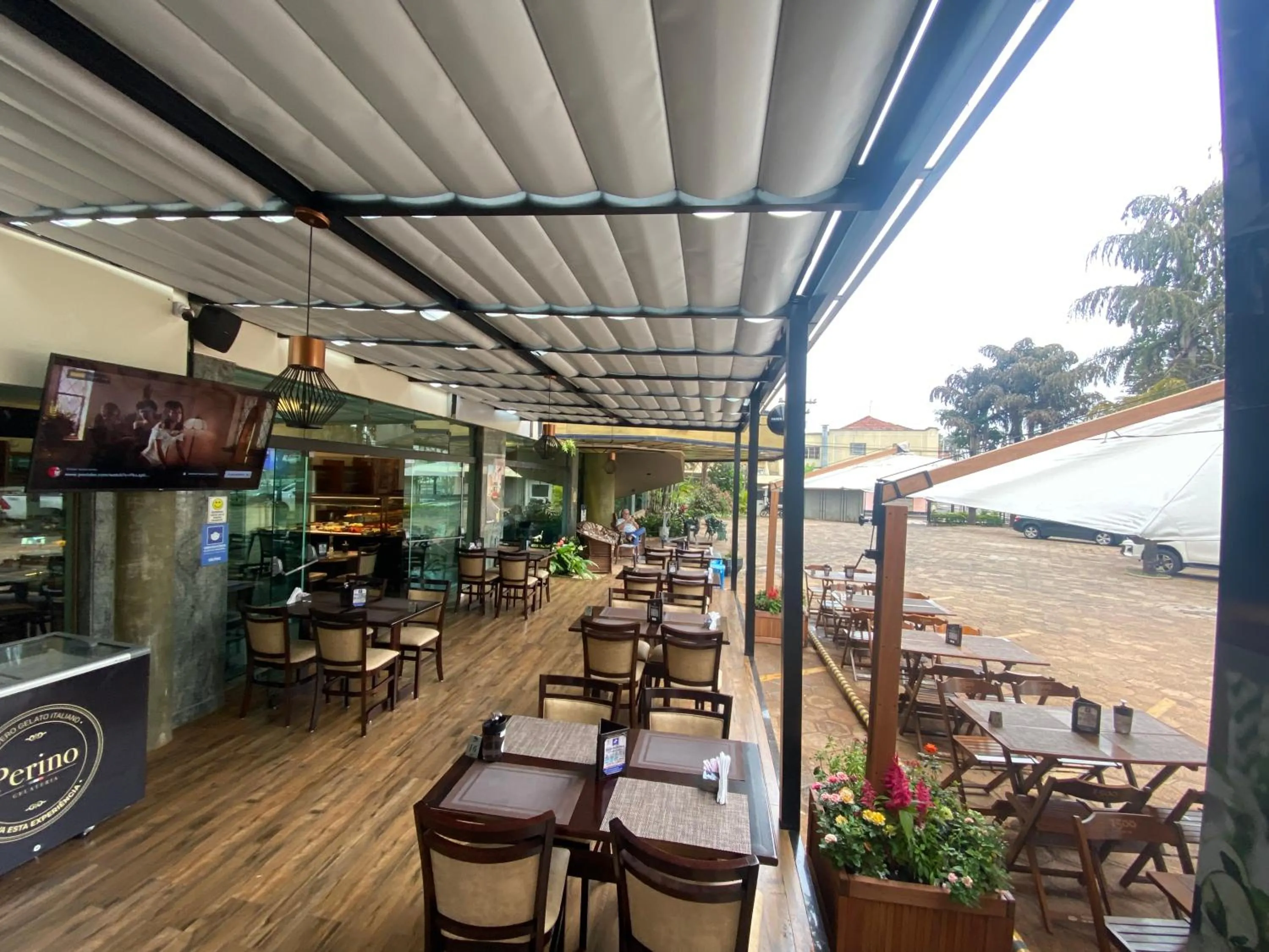 Restaurant/places to eat in HD Plaza Hotel