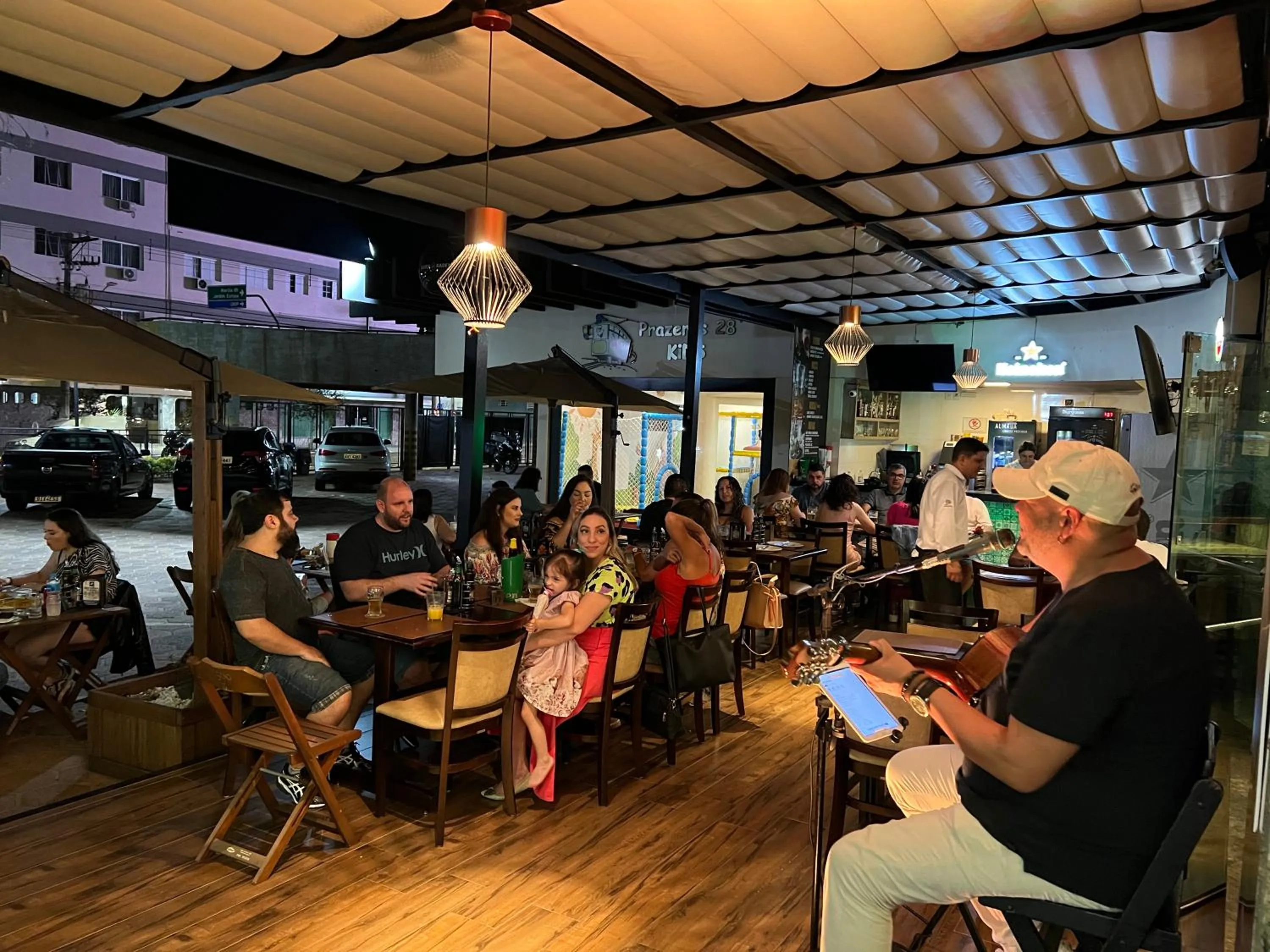 Restaurant/places to eat in HD Plaza Hotel