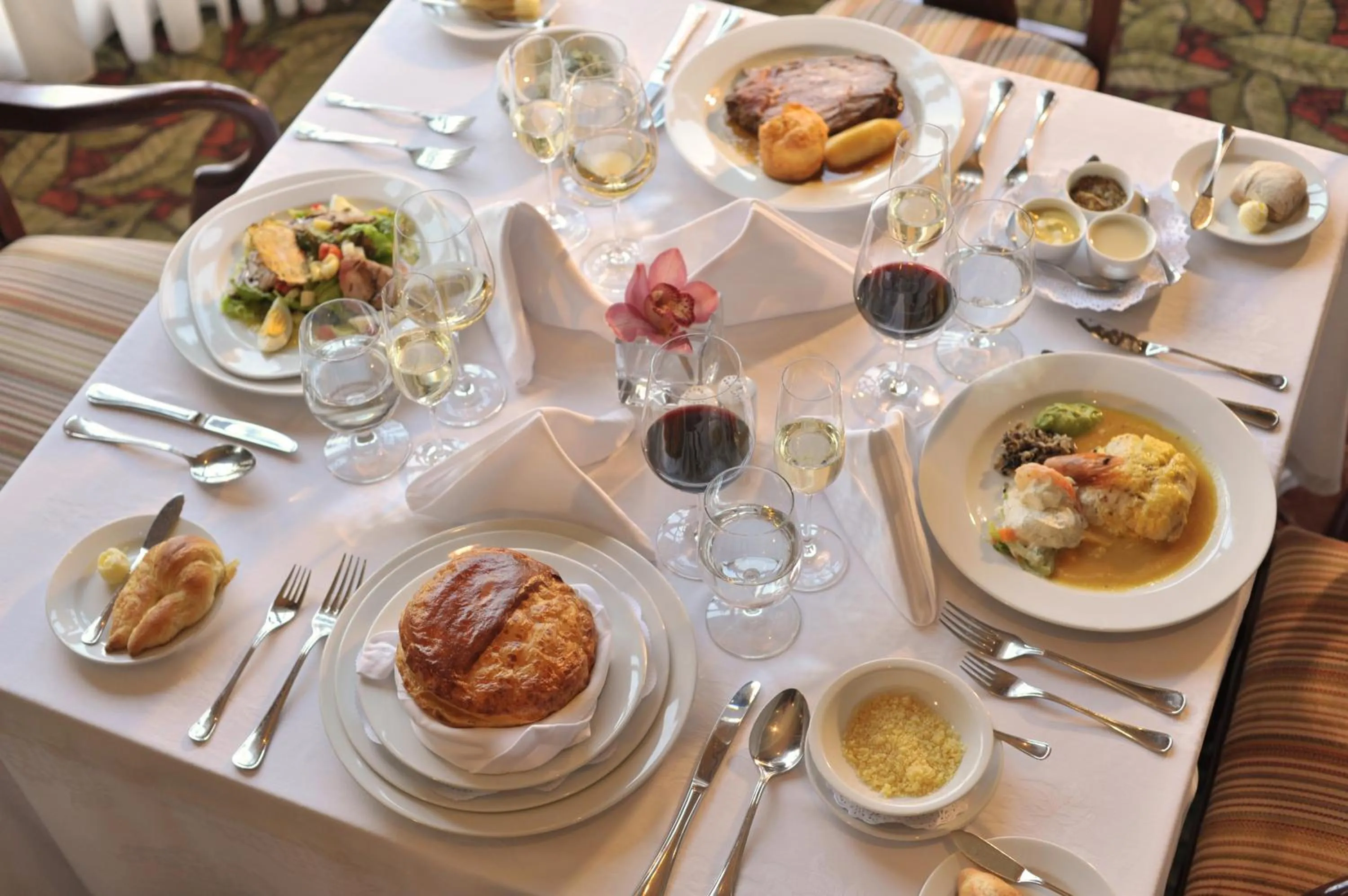 Food and drinks in The Green Park Hotel Boutique