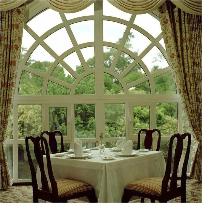 Restaurant/places to eat in The Green Park Hotel Boutique