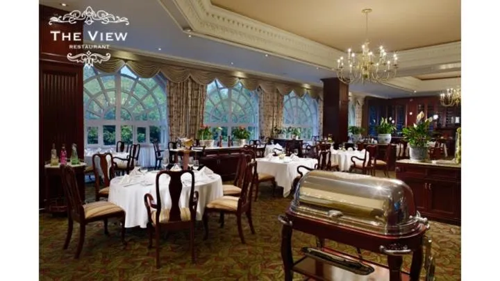 Restaurant/places to eat in The Green Park Hotel Boutique