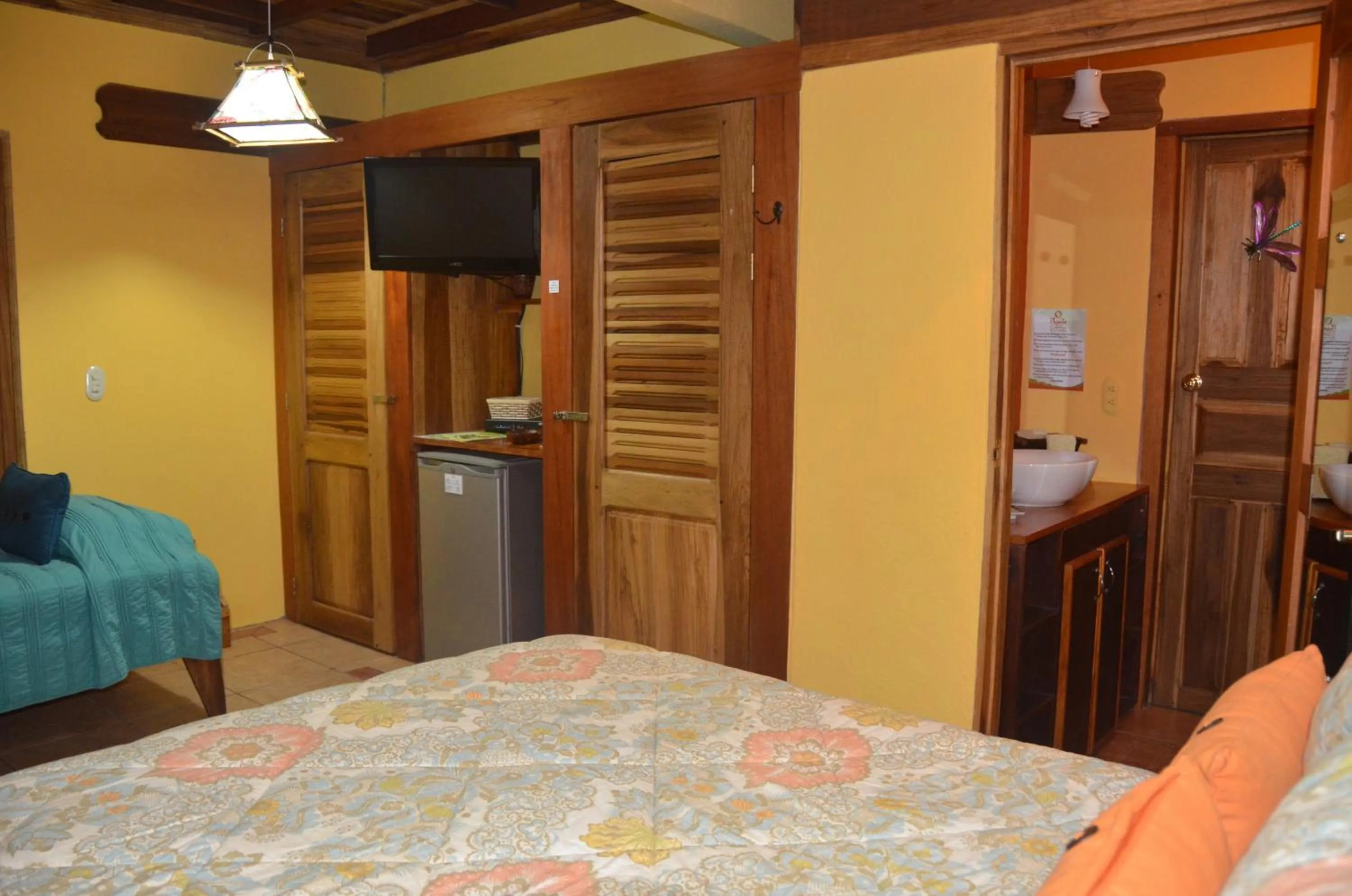 Photo of the whole room, Bed in Physis Caribbean Bed & Breakfast