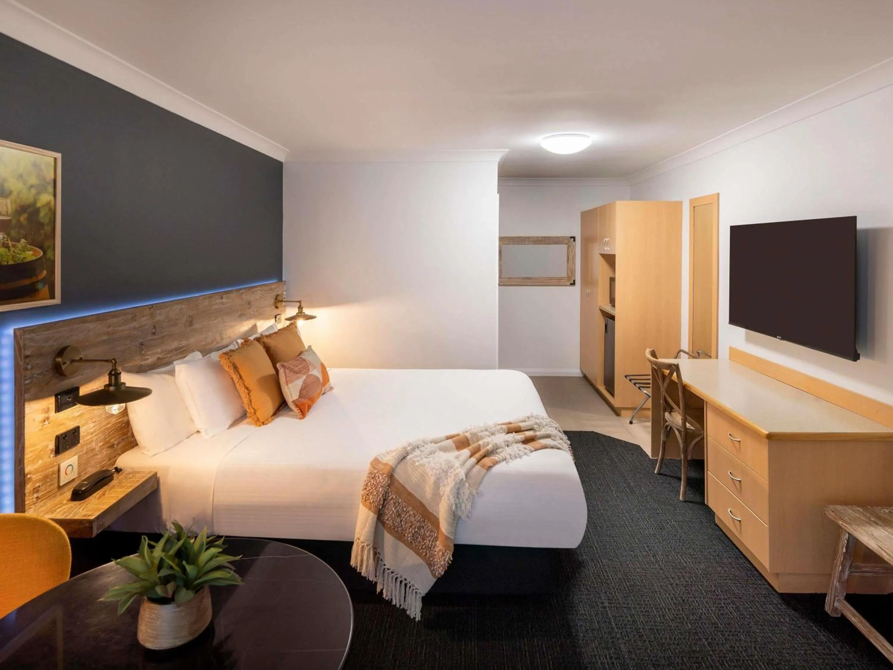 Bedroom, Bed in ibis Styles Orange