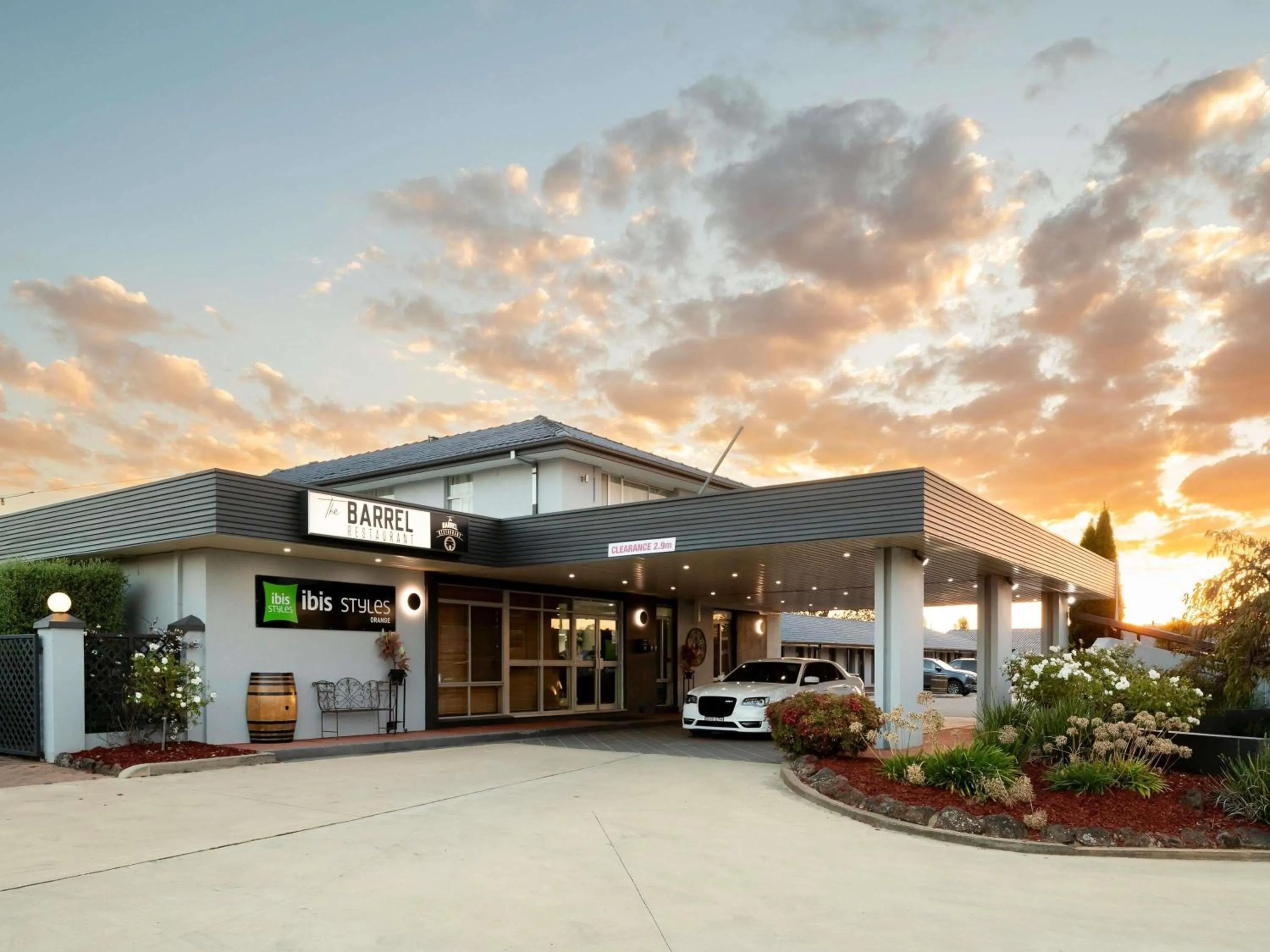 Property building in ibis Styles Orange