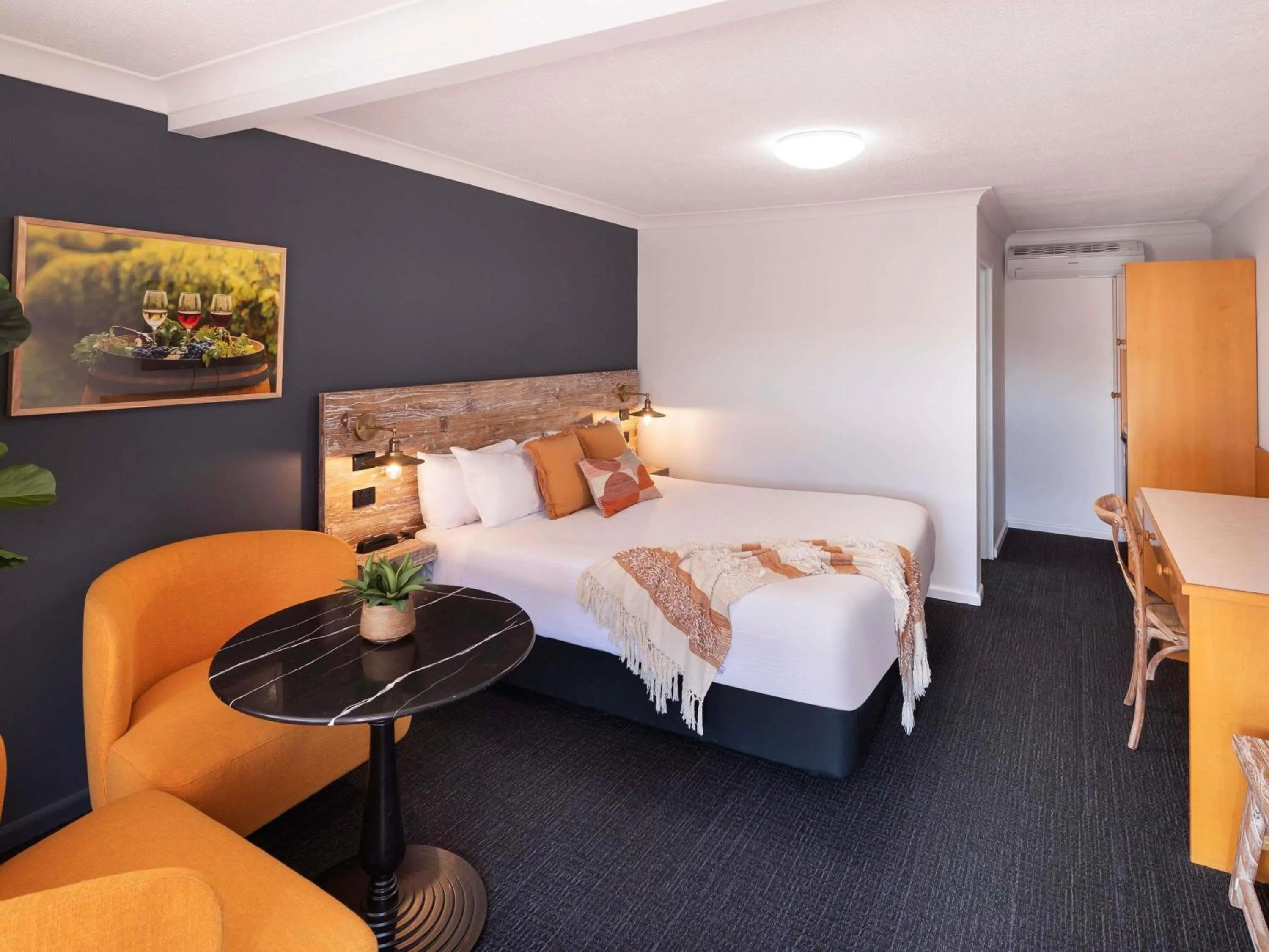 Bedroom, Bed in ibis Styles Orange