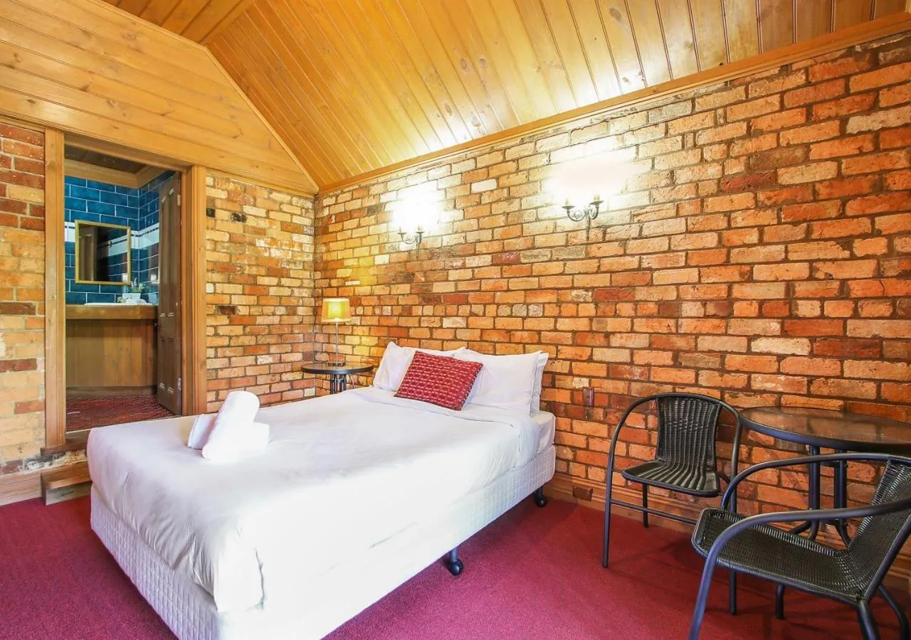 Bedroom, Bed in The Old Priory