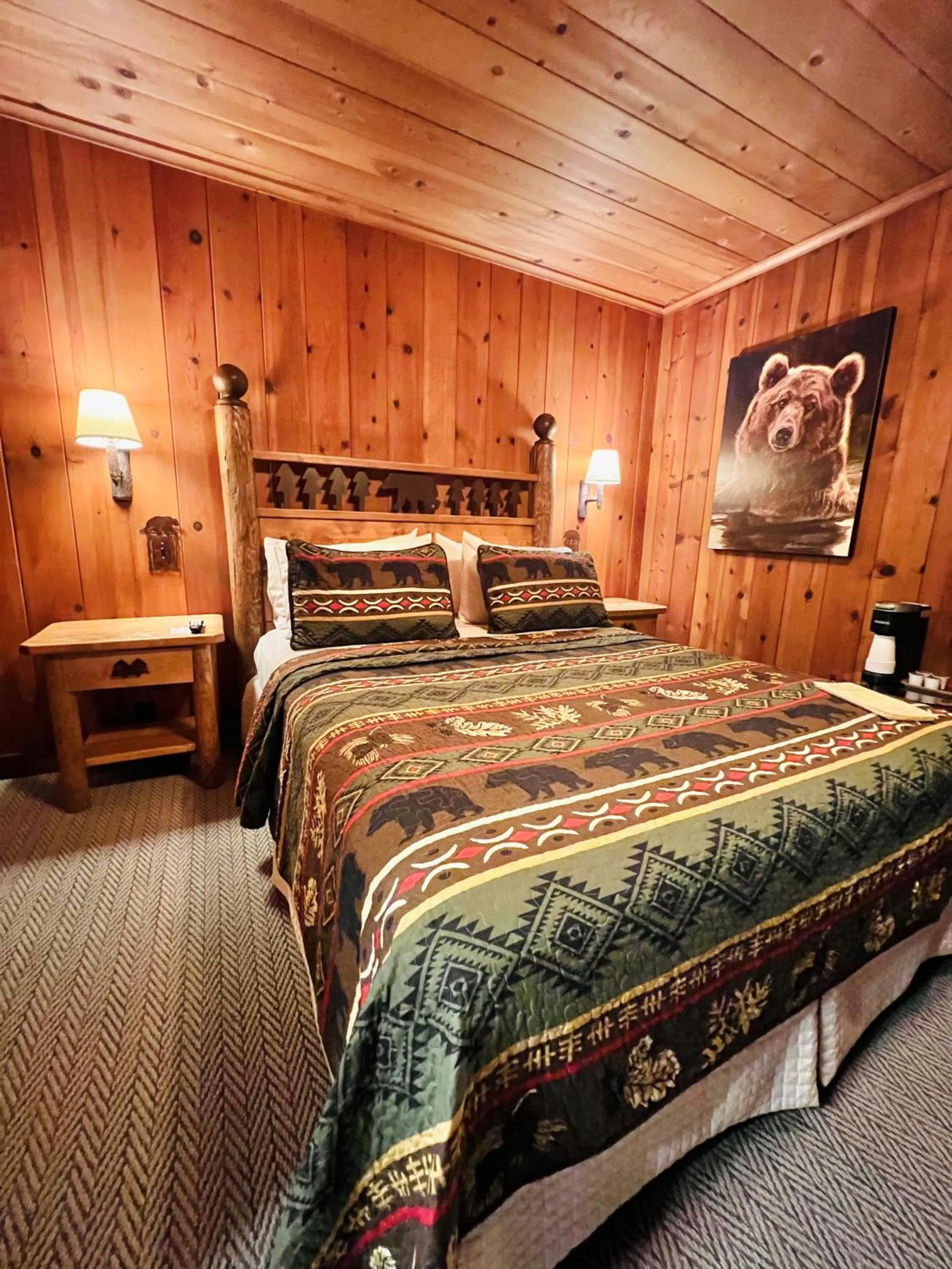 Bed in Cottage Inn At Lake Tahoe