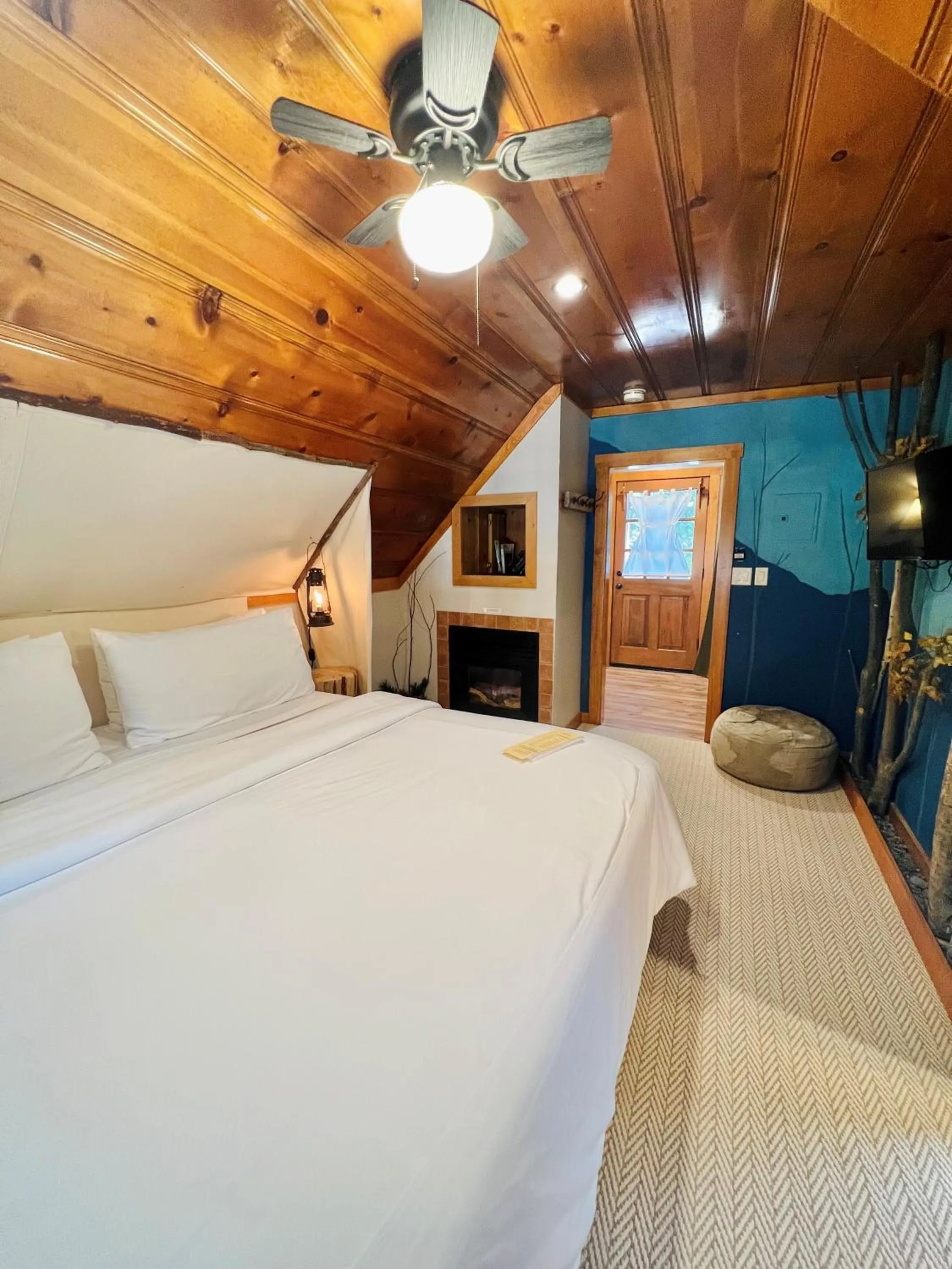 Bedroom, Bed in Cottage Inn At Lake Tahoe