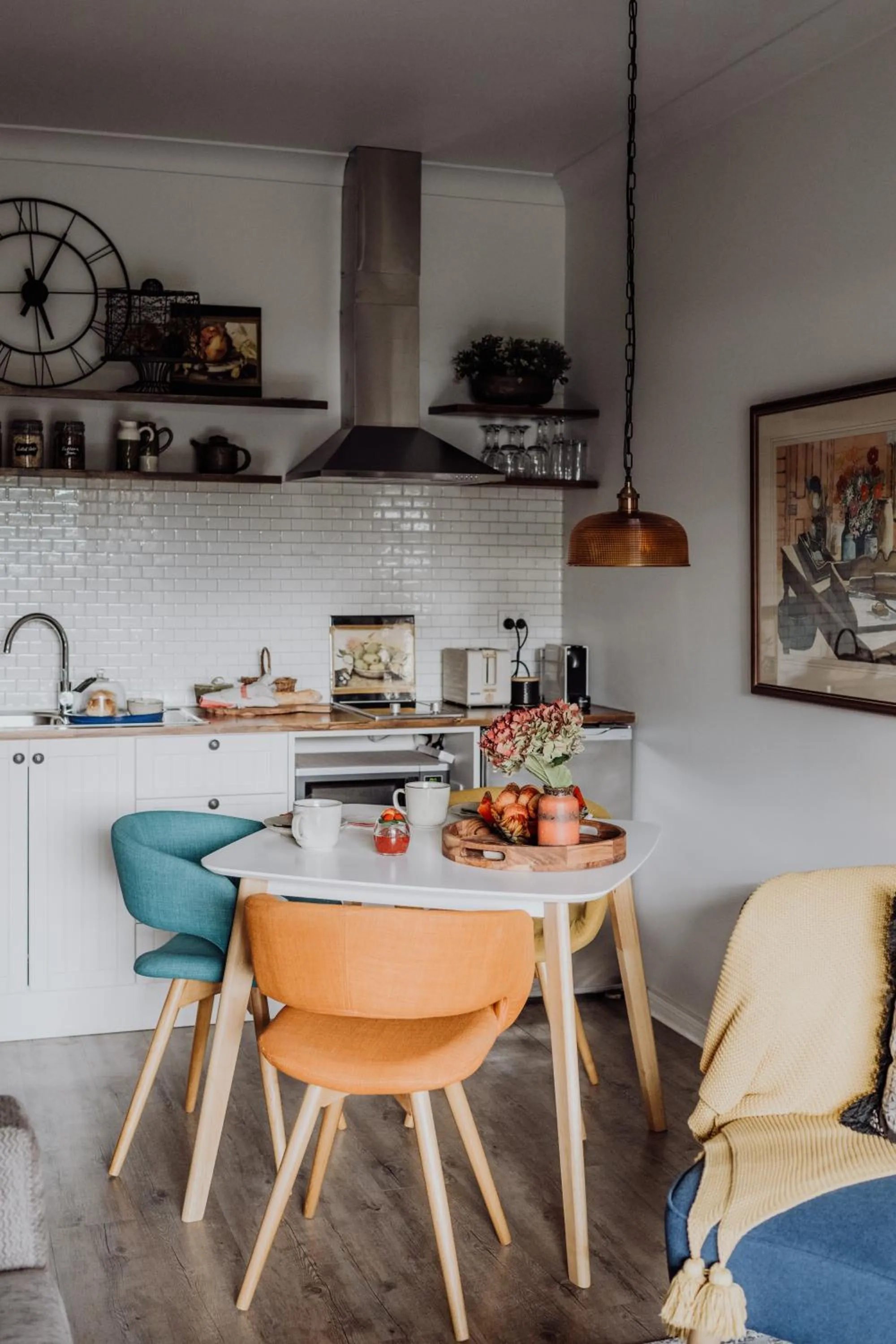 Kitchen or kitchenette in Green Gables B&B Waterfront Apartment or Garden Studio