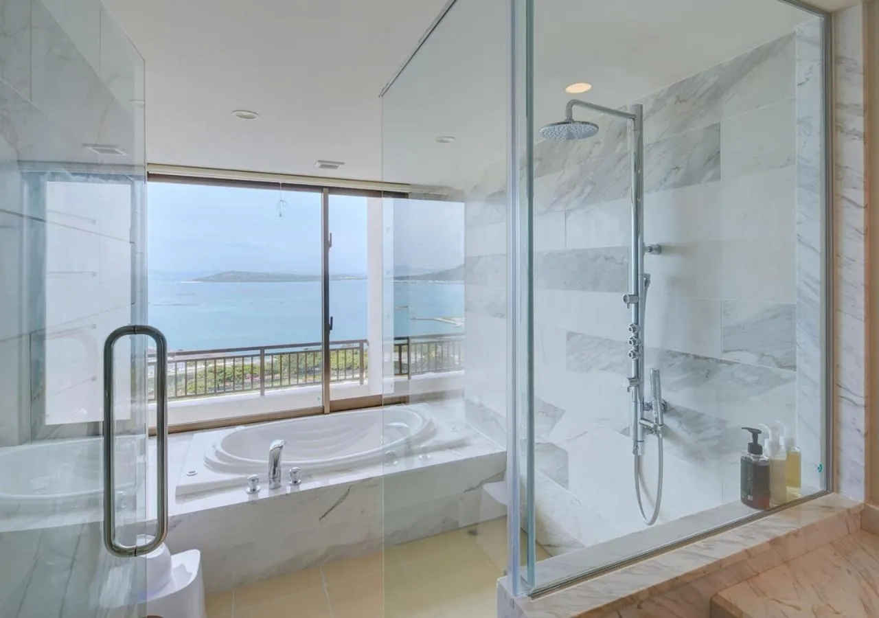 Bathroom in Ala Mahaina Condo Hotel