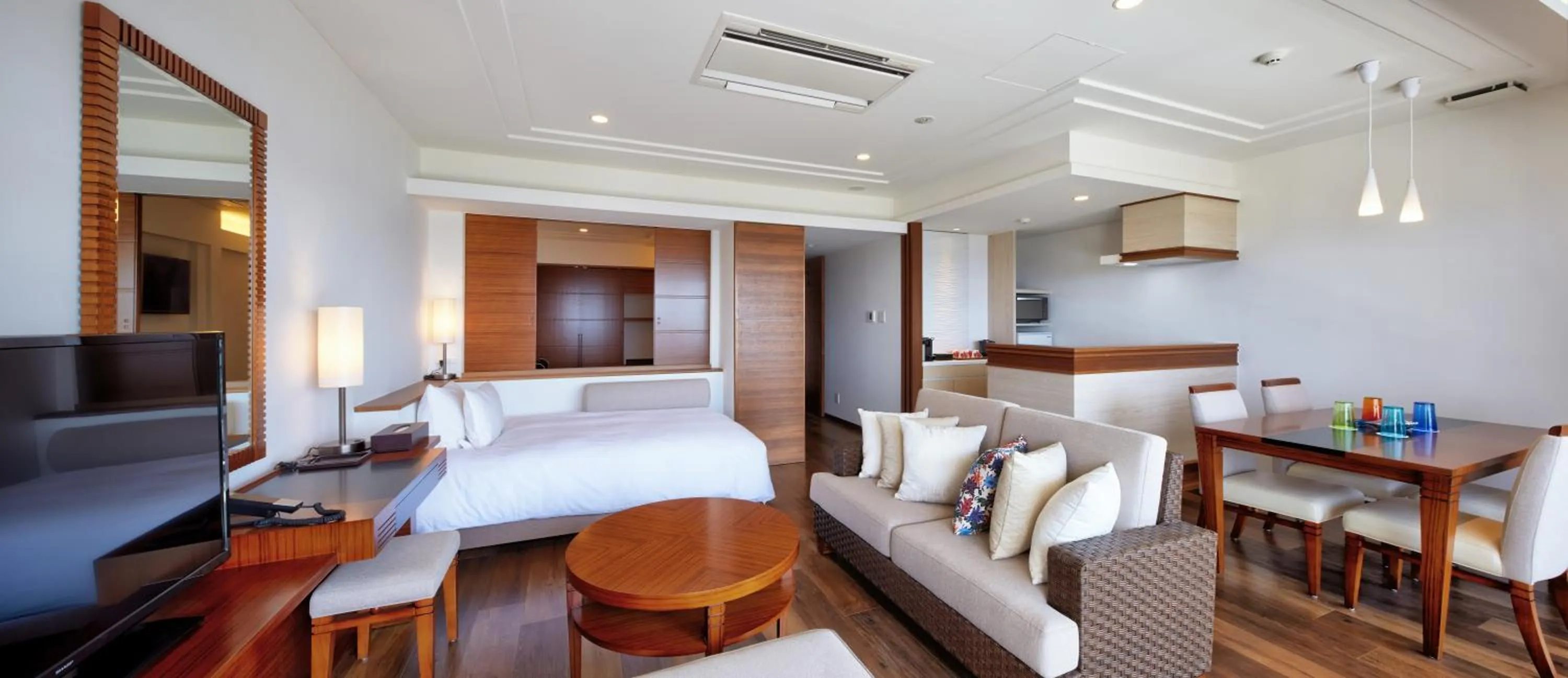 Photo of the whole room, Bed in Ala Mahaina Condo Hotel