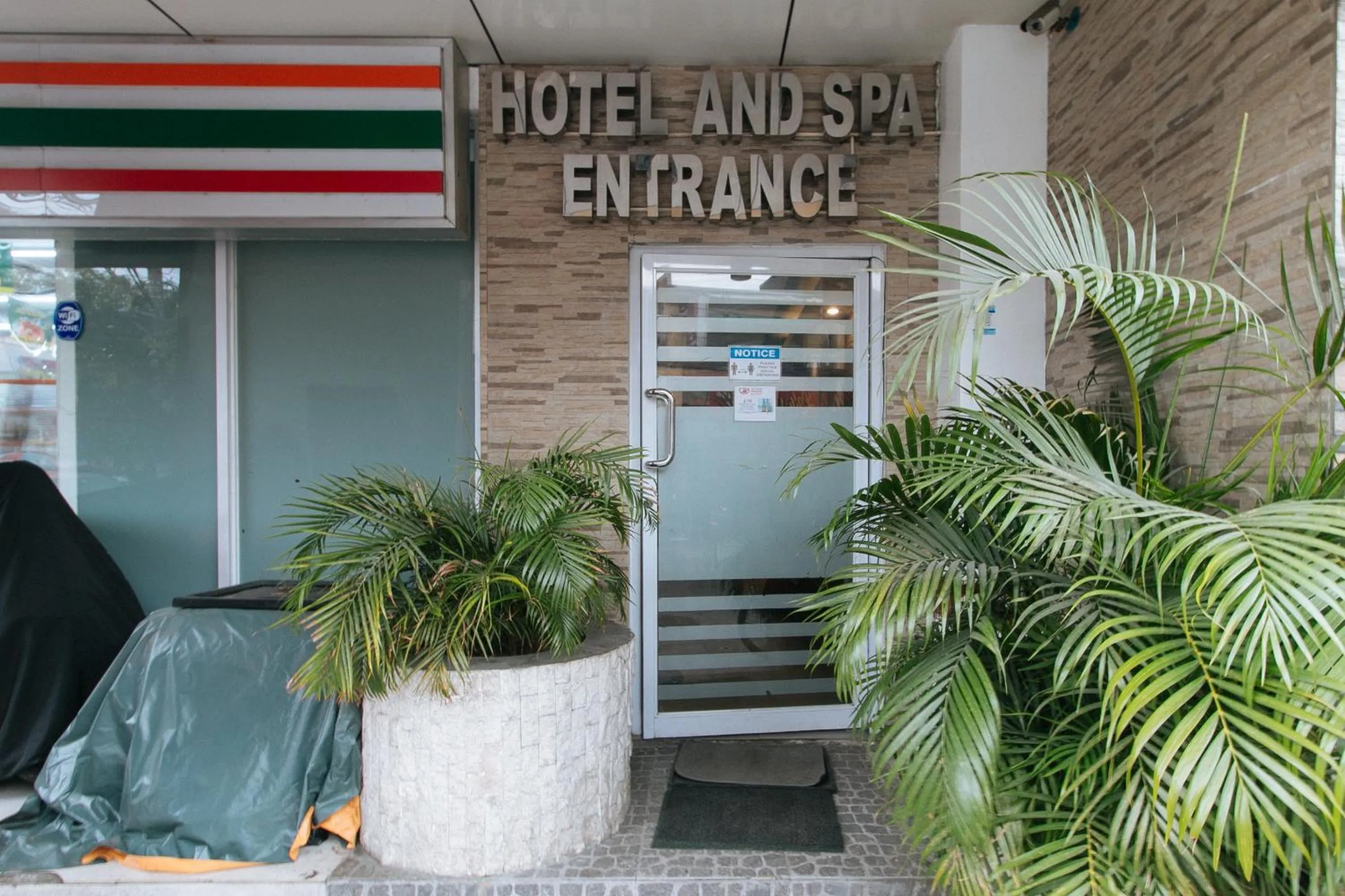 Property building in RedDoorz near Bambang Station