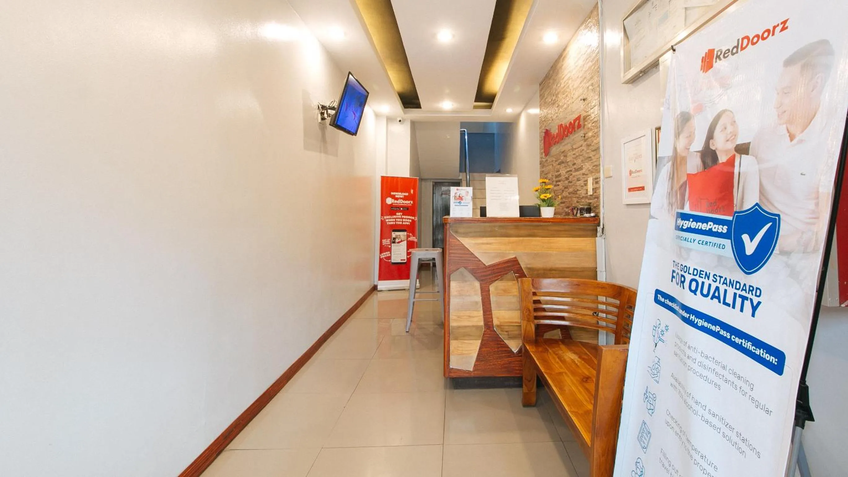 Lobby or reception in RedDoorz near Bambang Station