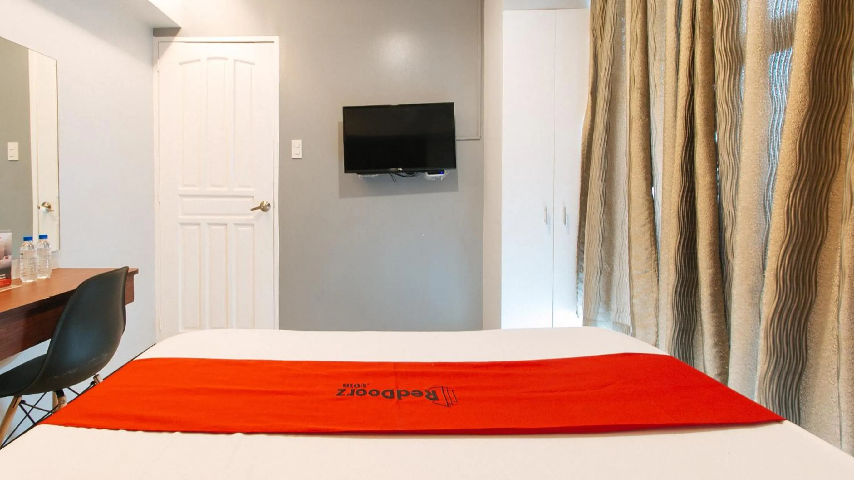 TV and multimedia, Bed in RedDoorz near Bambang Station