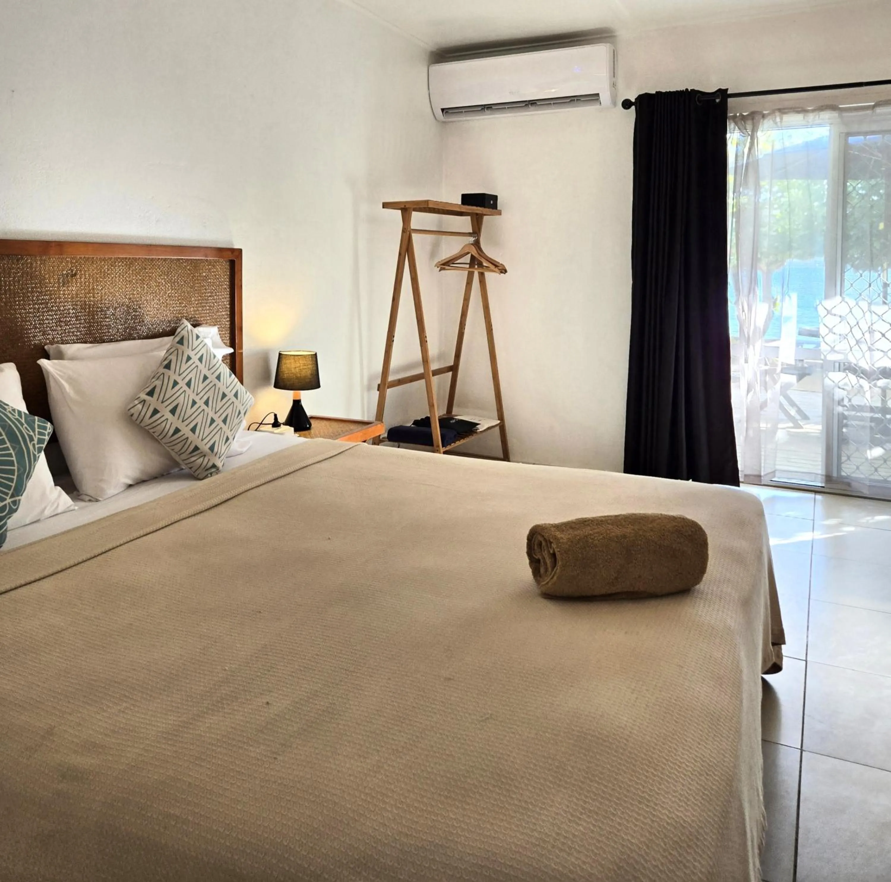 air conditioner, Bed in Mystic Sands