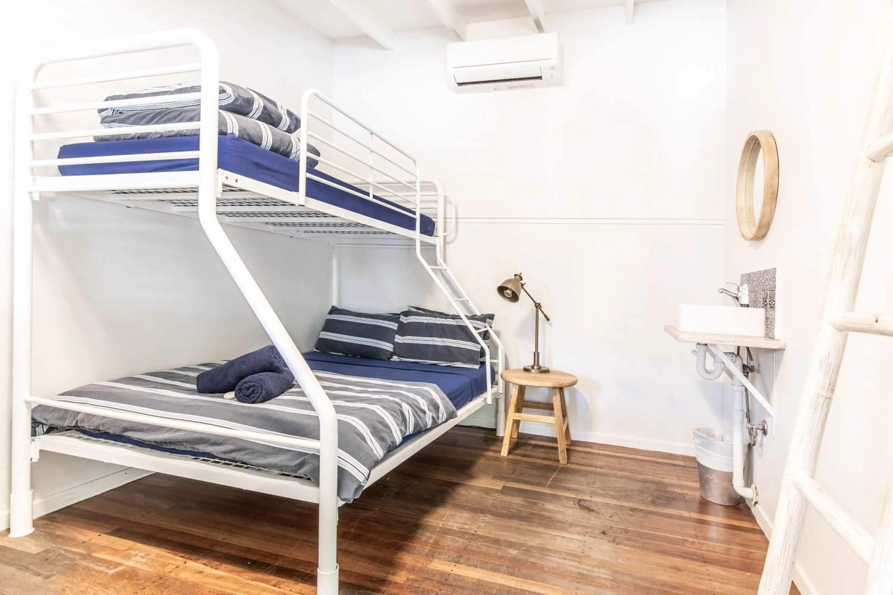 bunk bed, Bed in Wake Up! Byron Bay