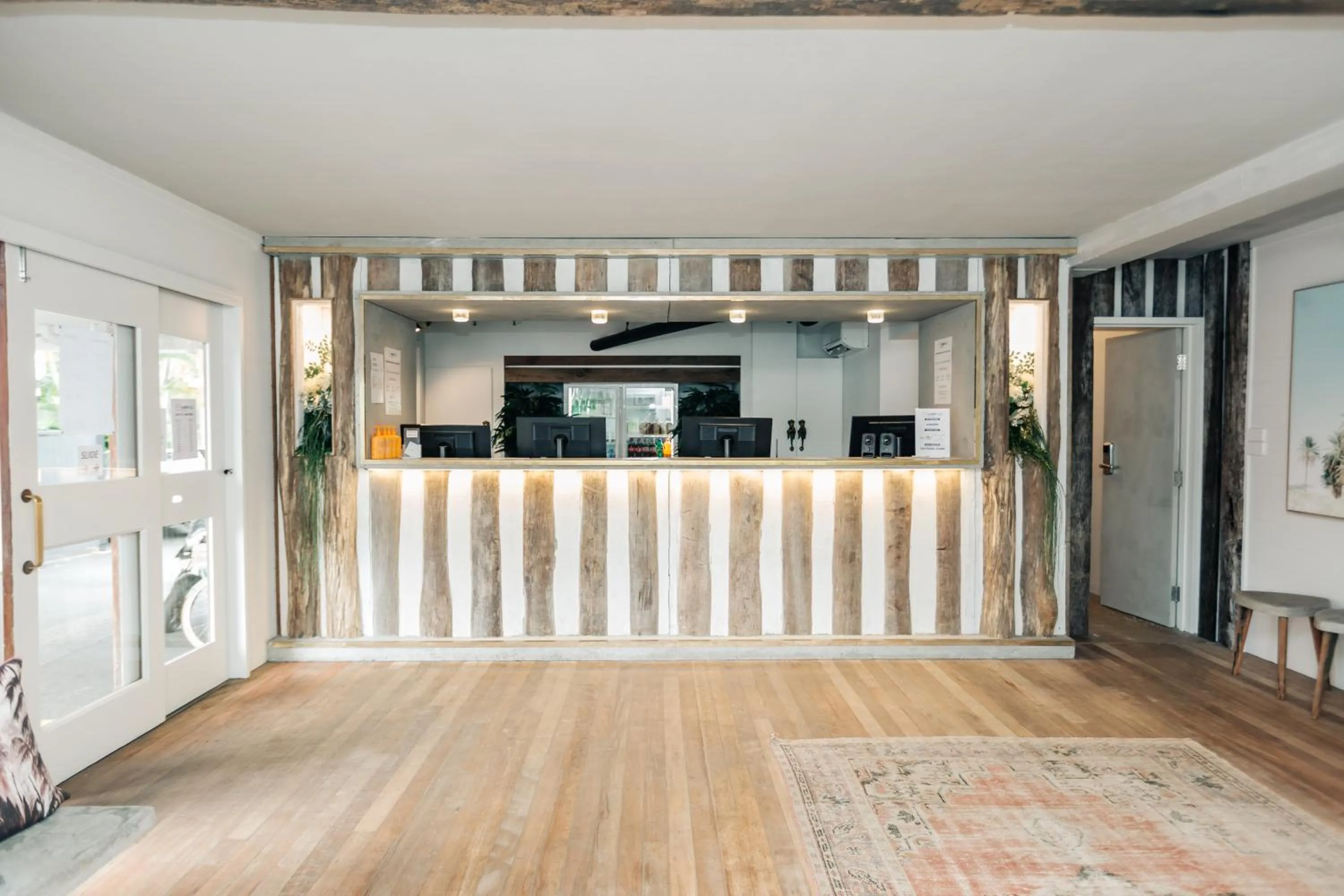 Lobby or reception in Wake Up! Byron Bay
